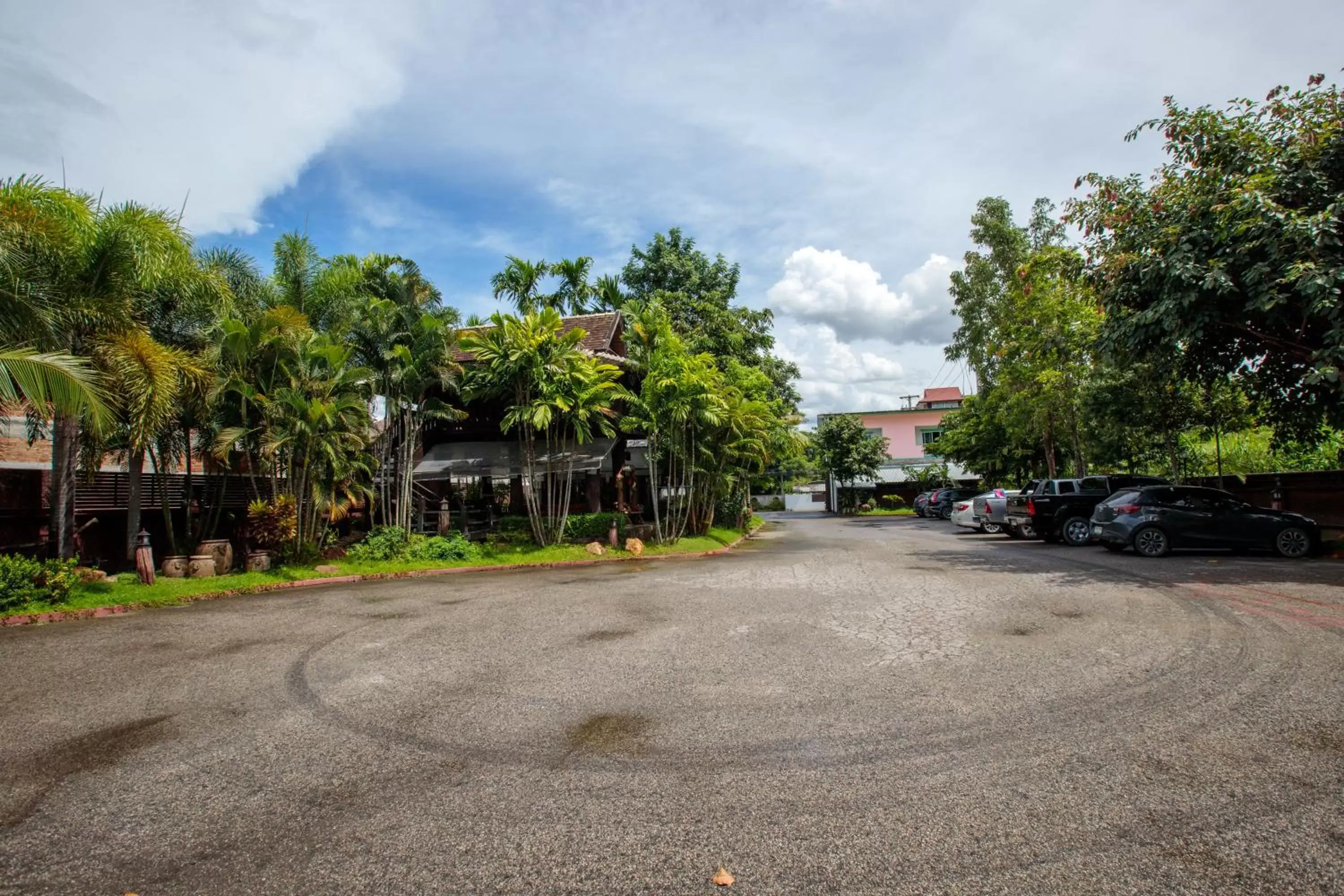 Parking in Huen Jao Ban Hotel