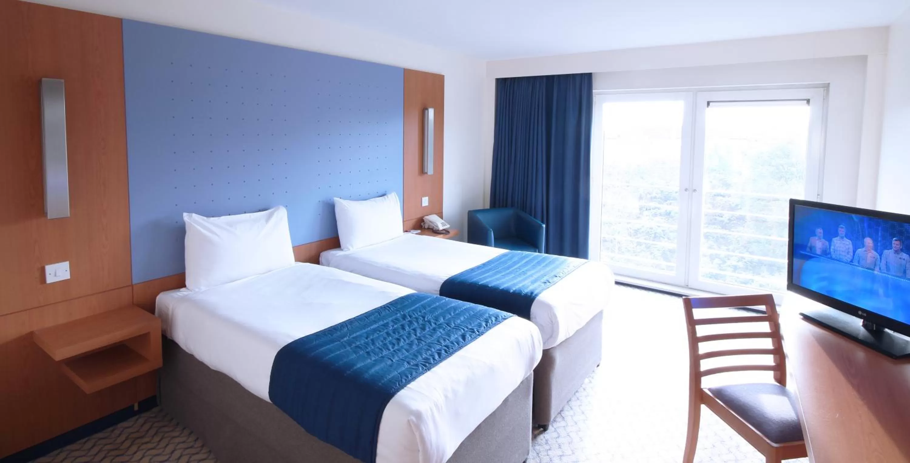 Photo of the whole room, Bed in Ramada London North