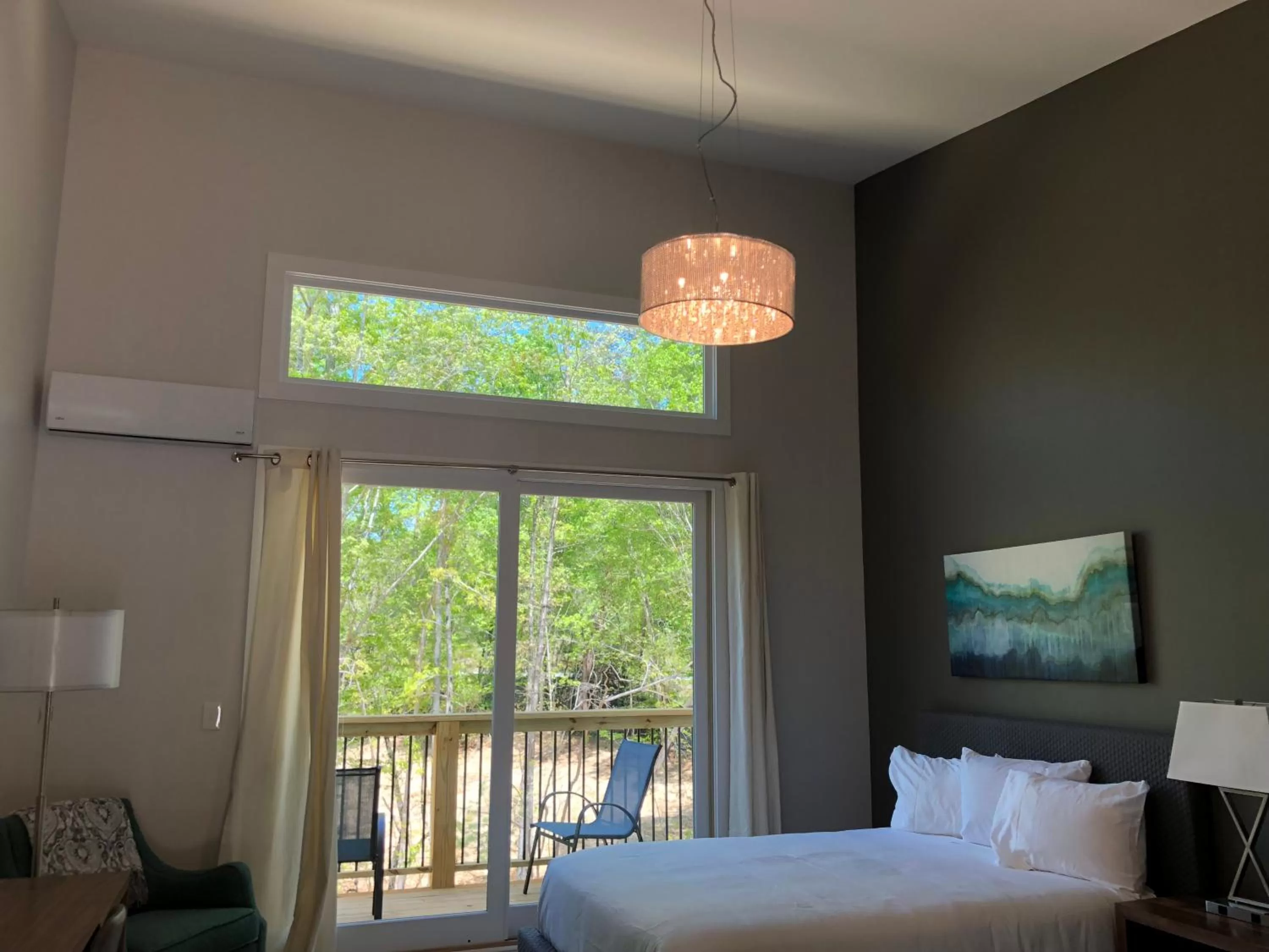 Bed in The Limelight Inn