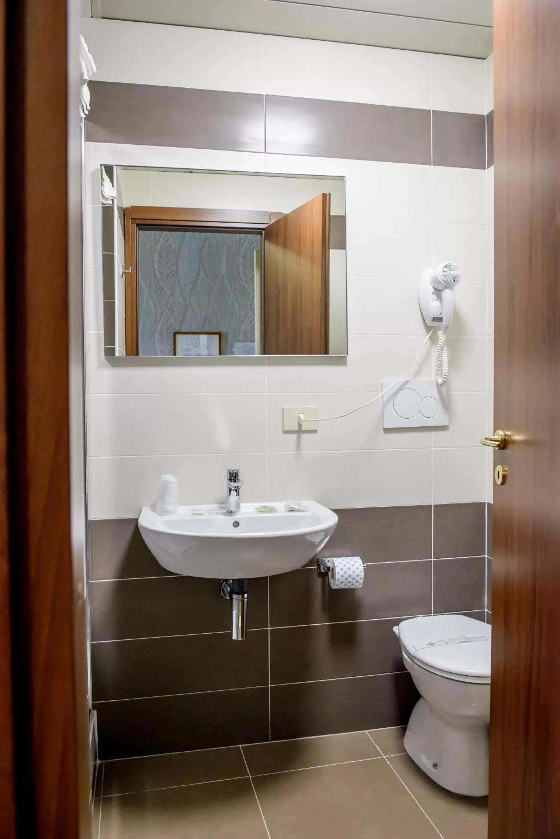Toilet, Bathroom in Hotel Emmaus
