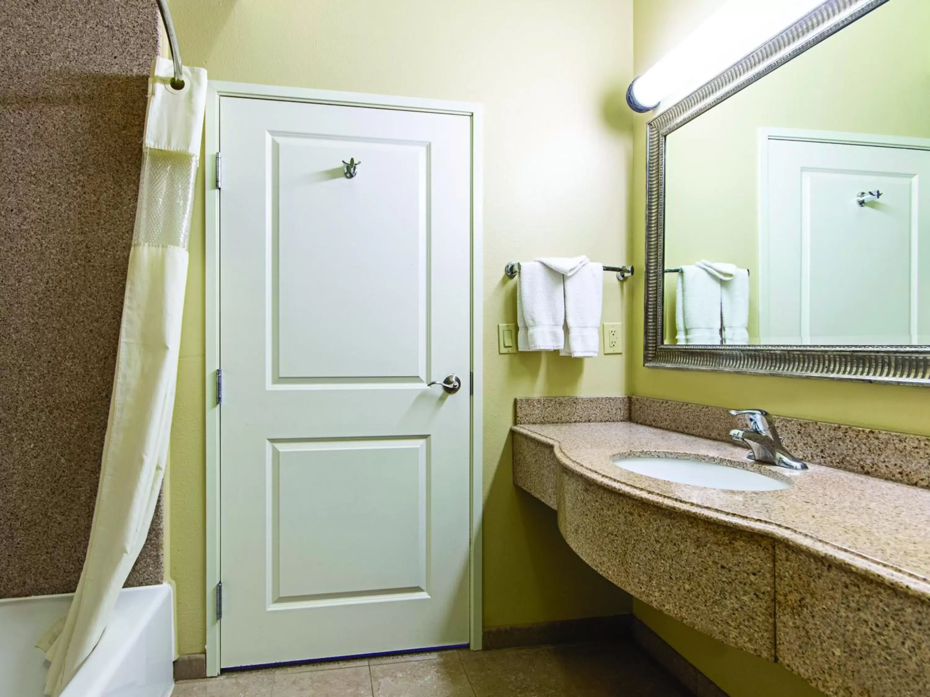 Shower, Bathroom in La Quinta by Wyndham Houston New Caney