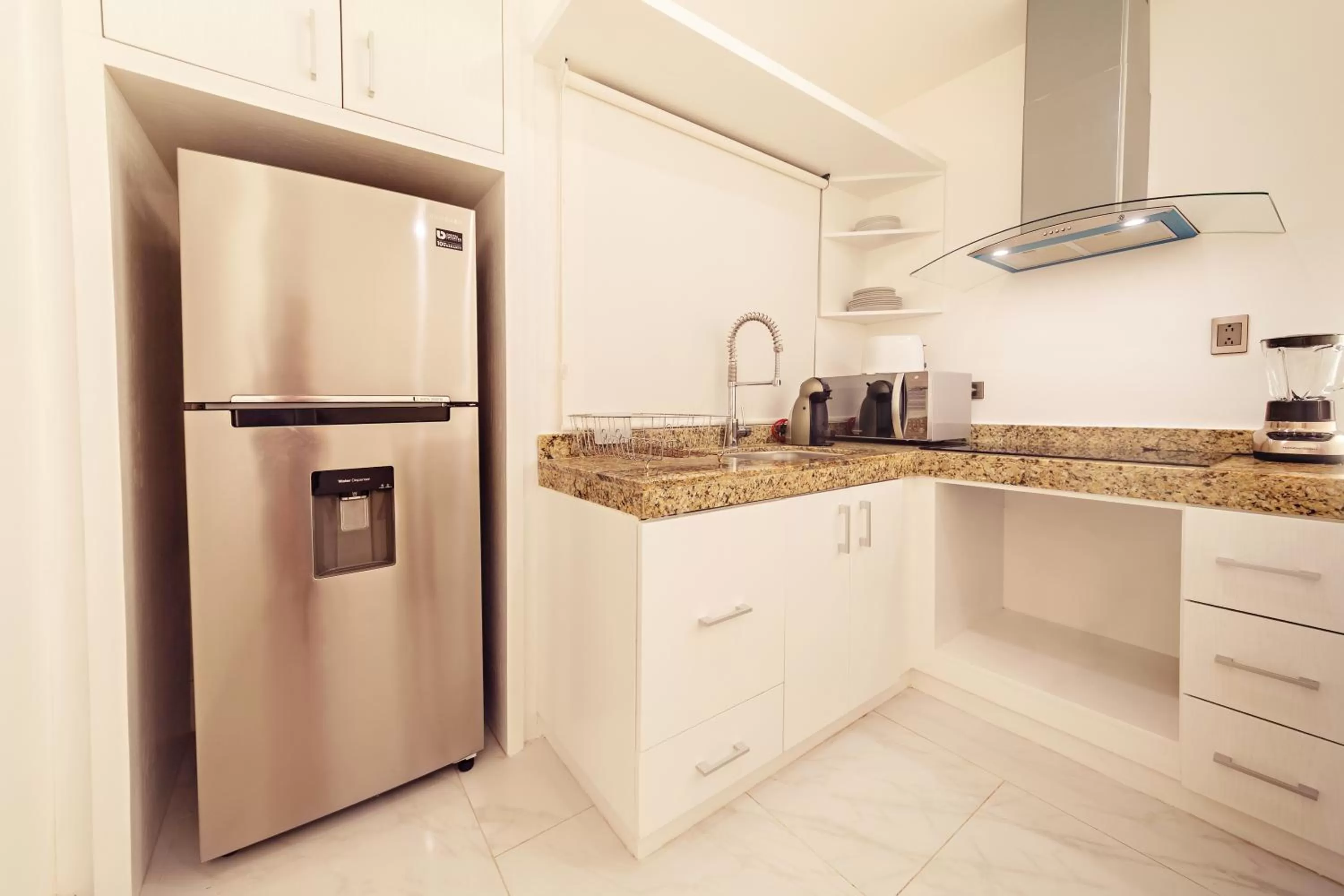 Kitchen or kitchenette in Mararena Family Apartments & Long Stay Living - Steps from 5th Avenue