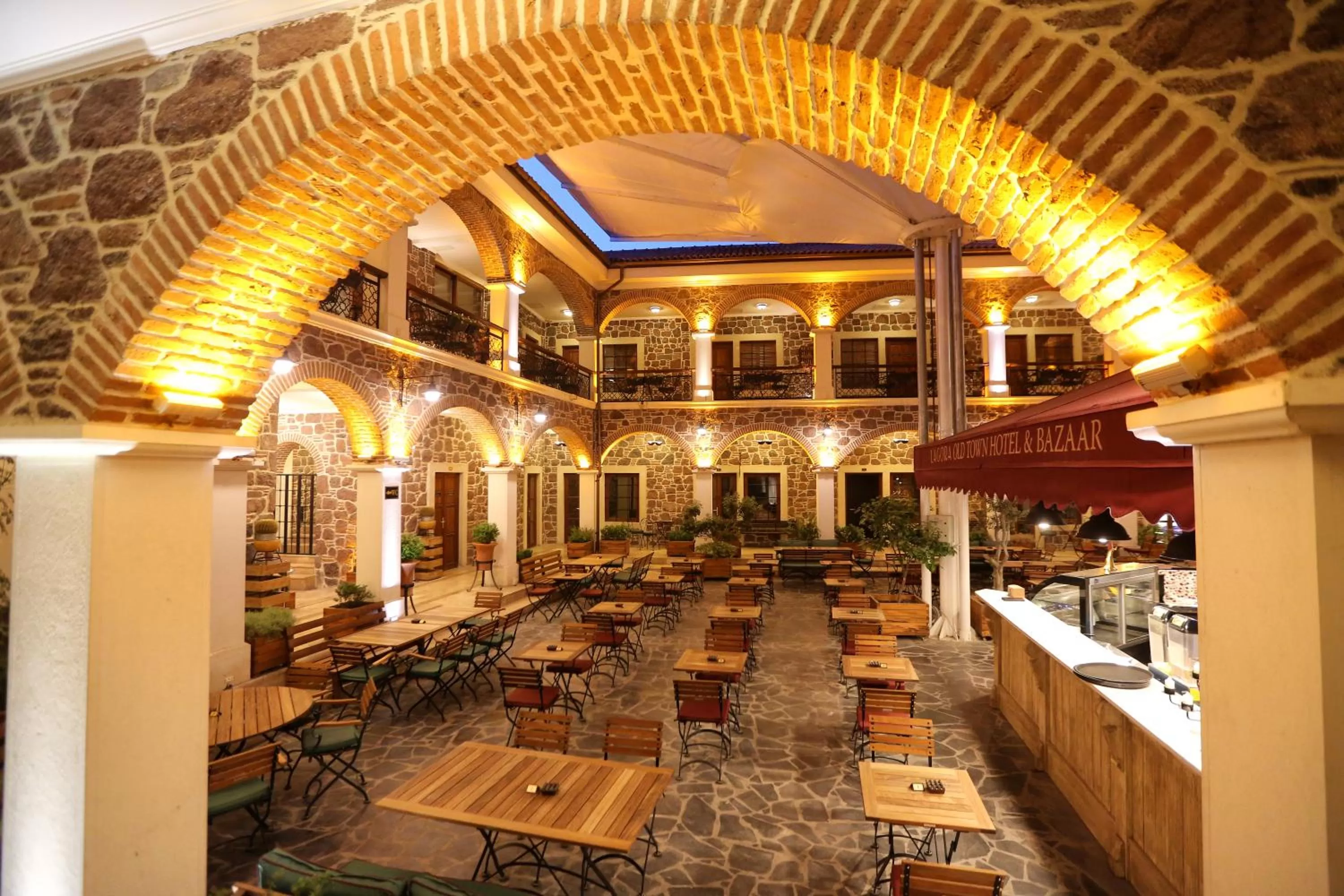Restaurant/places to eat in L'Agora Old Town Hotel & Bazaar