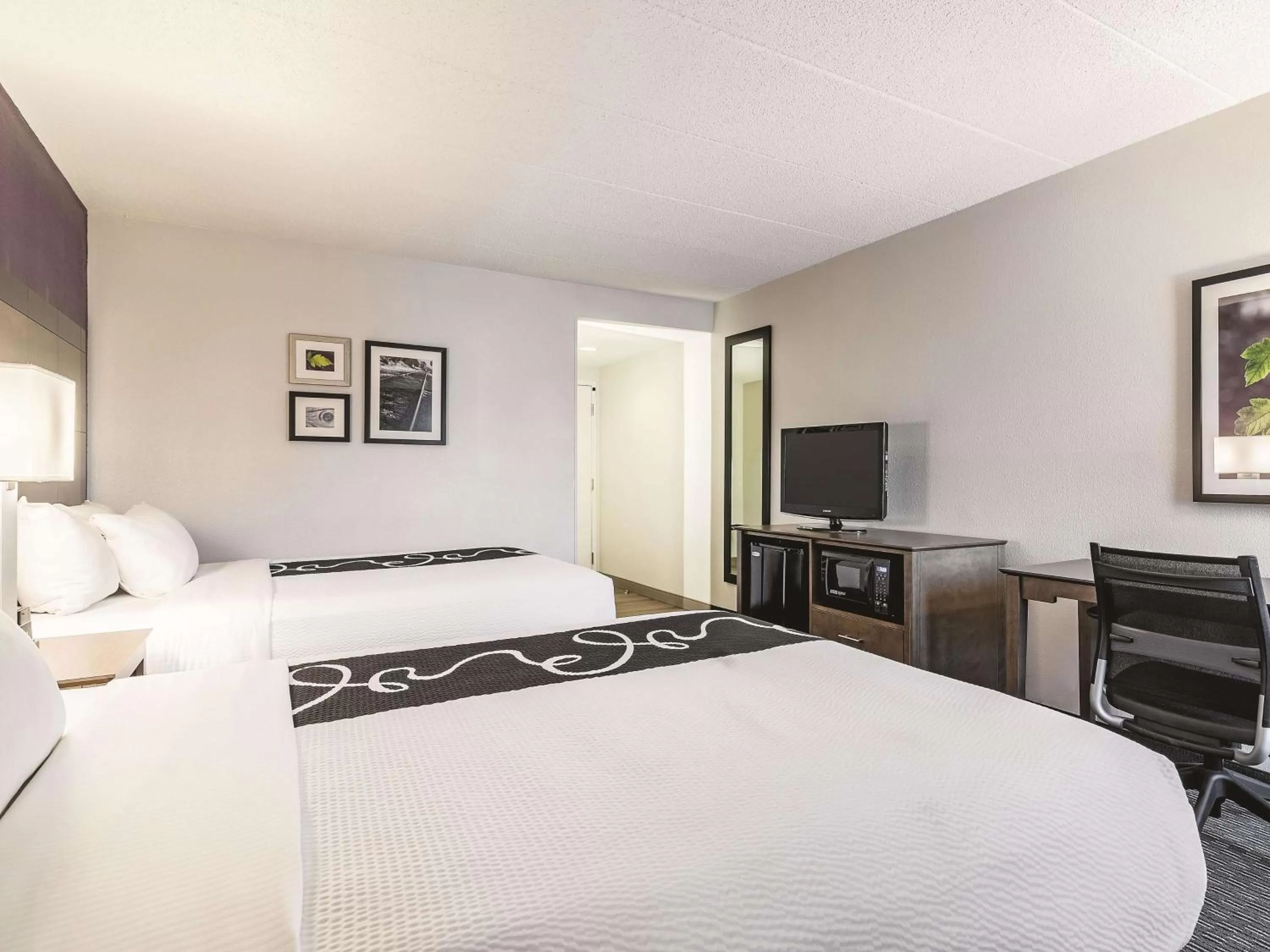 Photo of the whole room, Bed in La Quinta by Wyndham Salem NH