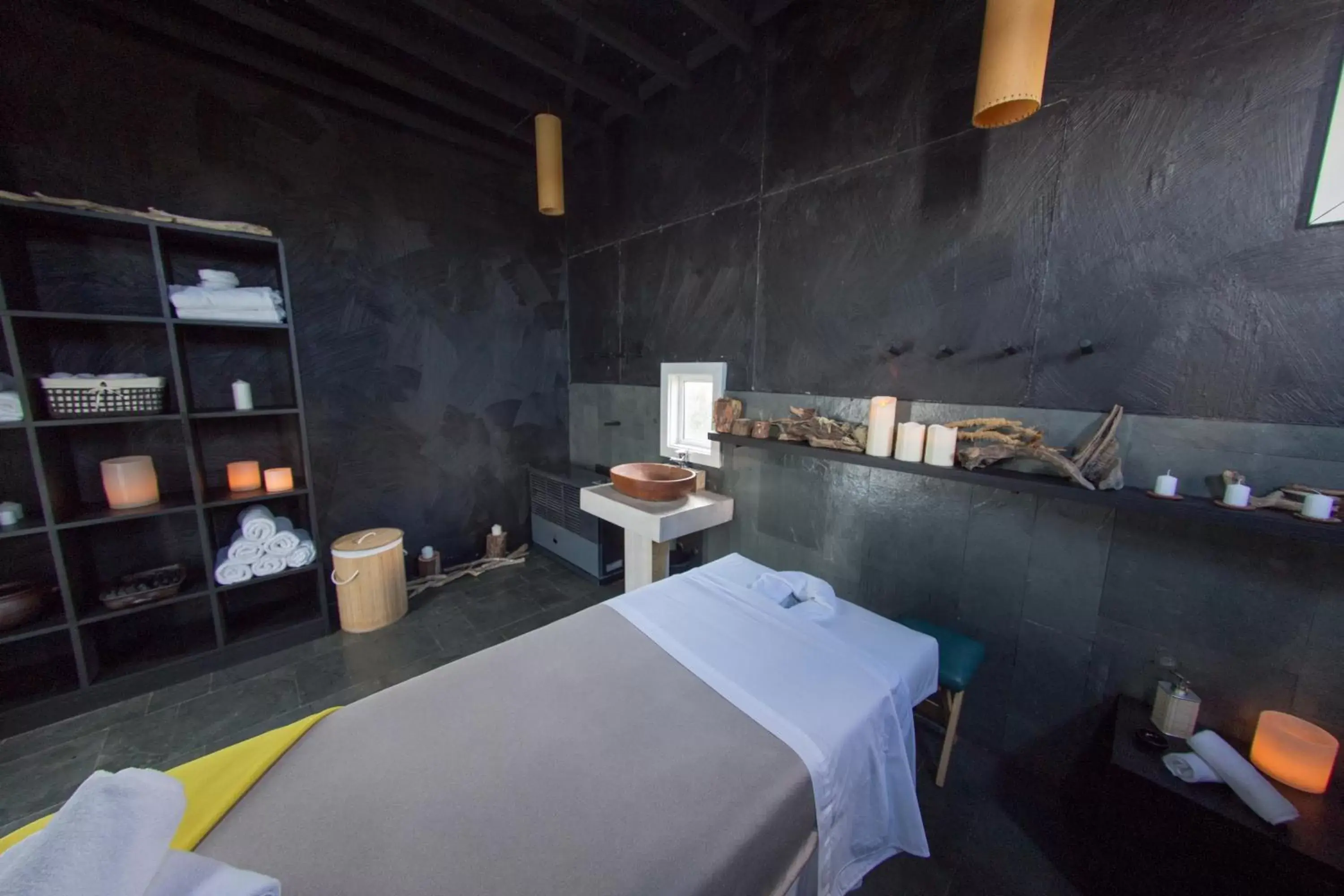 Massage, Bed in Remota Patagonia Lodge Massage, Bed in Remota Patagonia Lodge