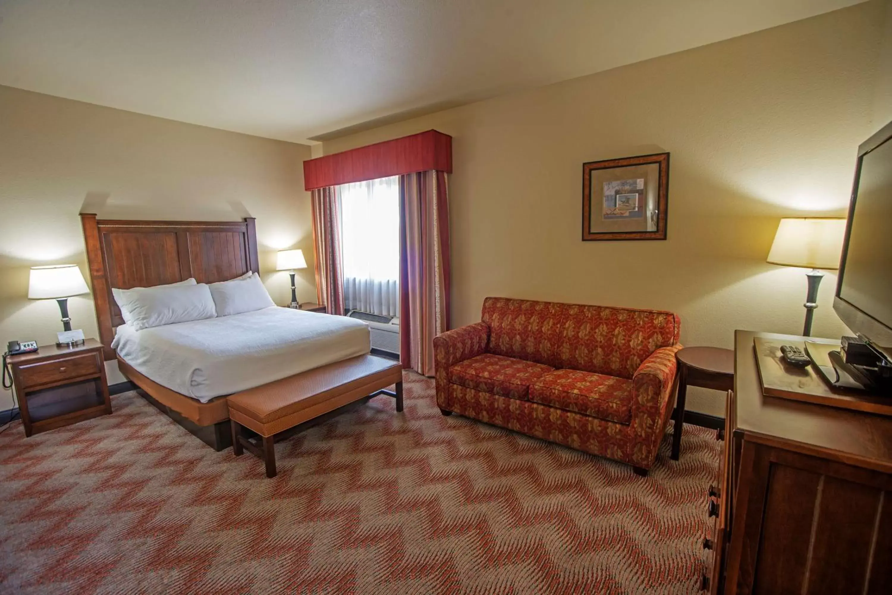 Photo of the whole room in Best Western PLUS Cimarron Hotel & Suites