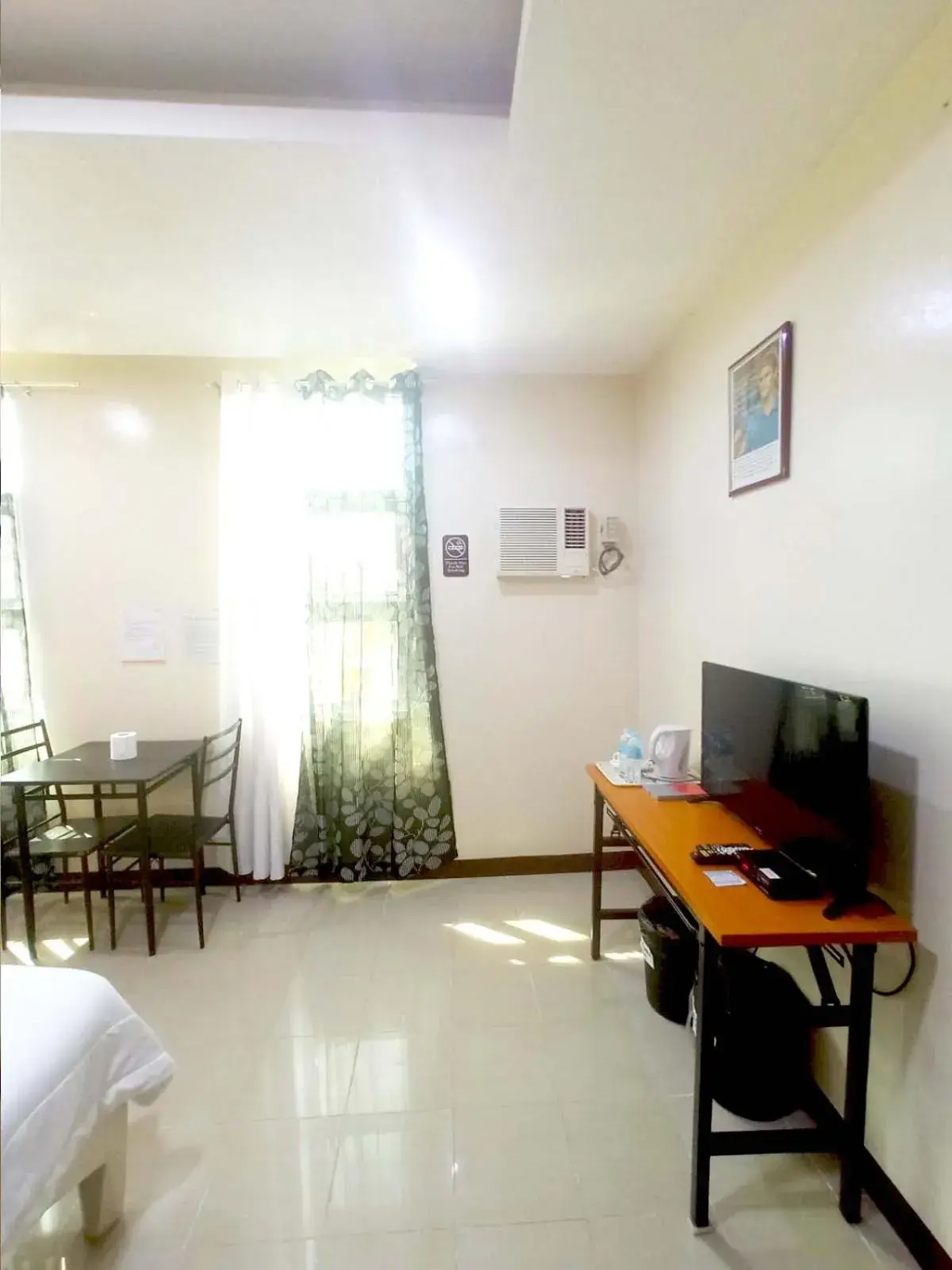 TV and multimedia, TV/Entertainment Center in B&J Guesthouse Tagbilaran