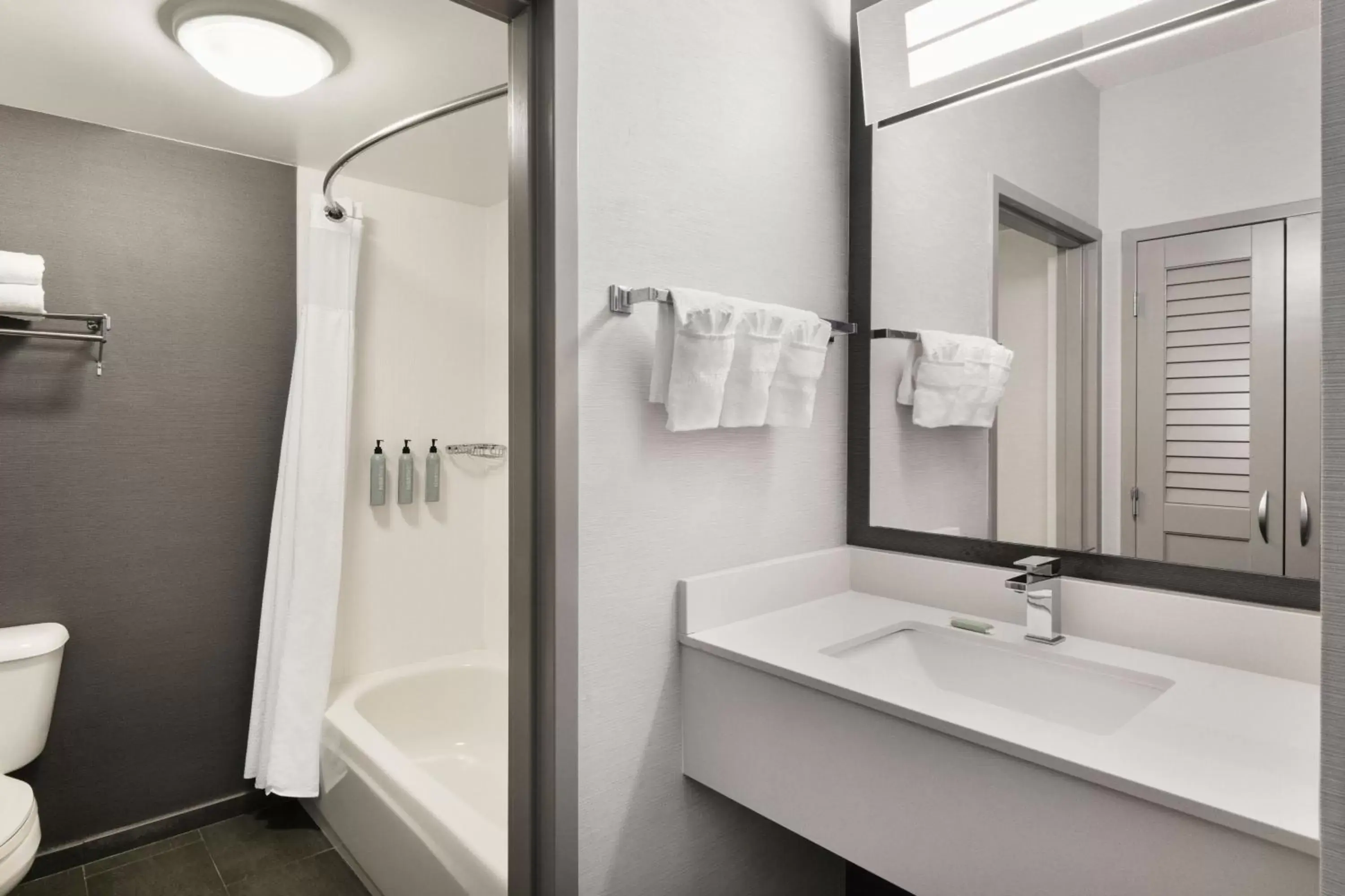 Bathroom in Courtyard by Marriott Burlington