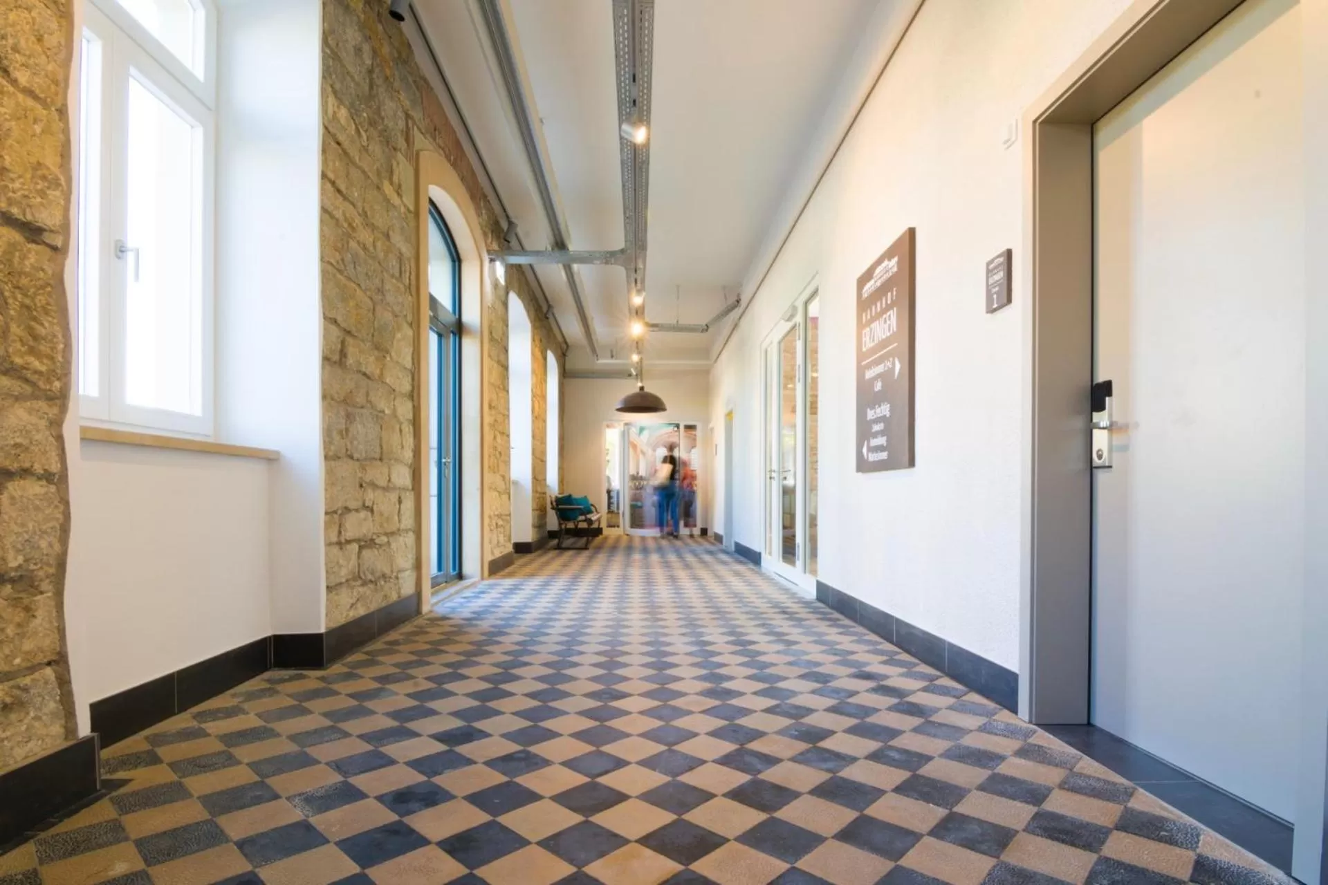 Restaurant/places to eat in Bahnhof-Erzingen, hotel, coffee & more