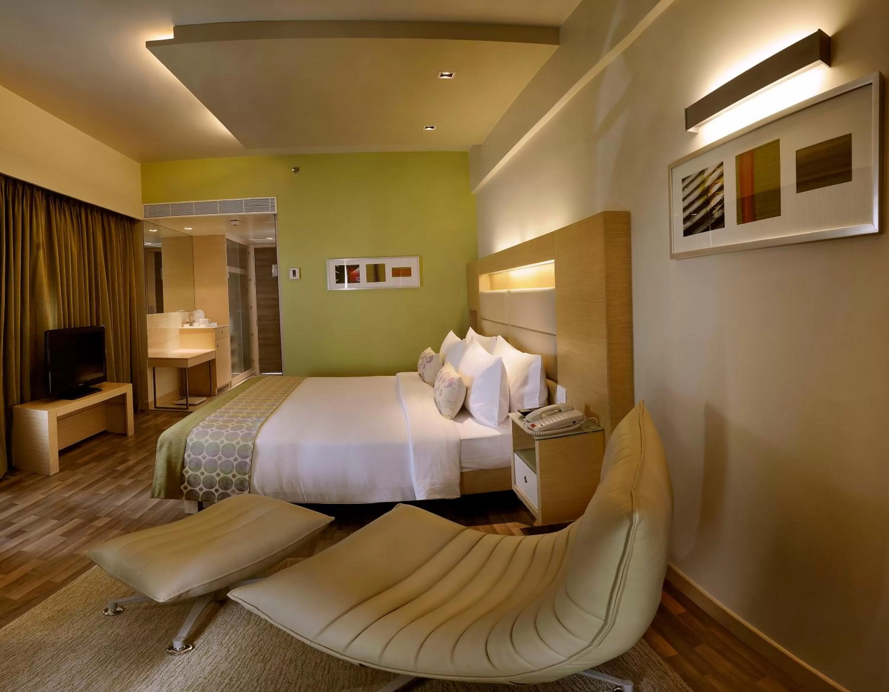 Bedroom, Bed in The Raintree, Anna Salai