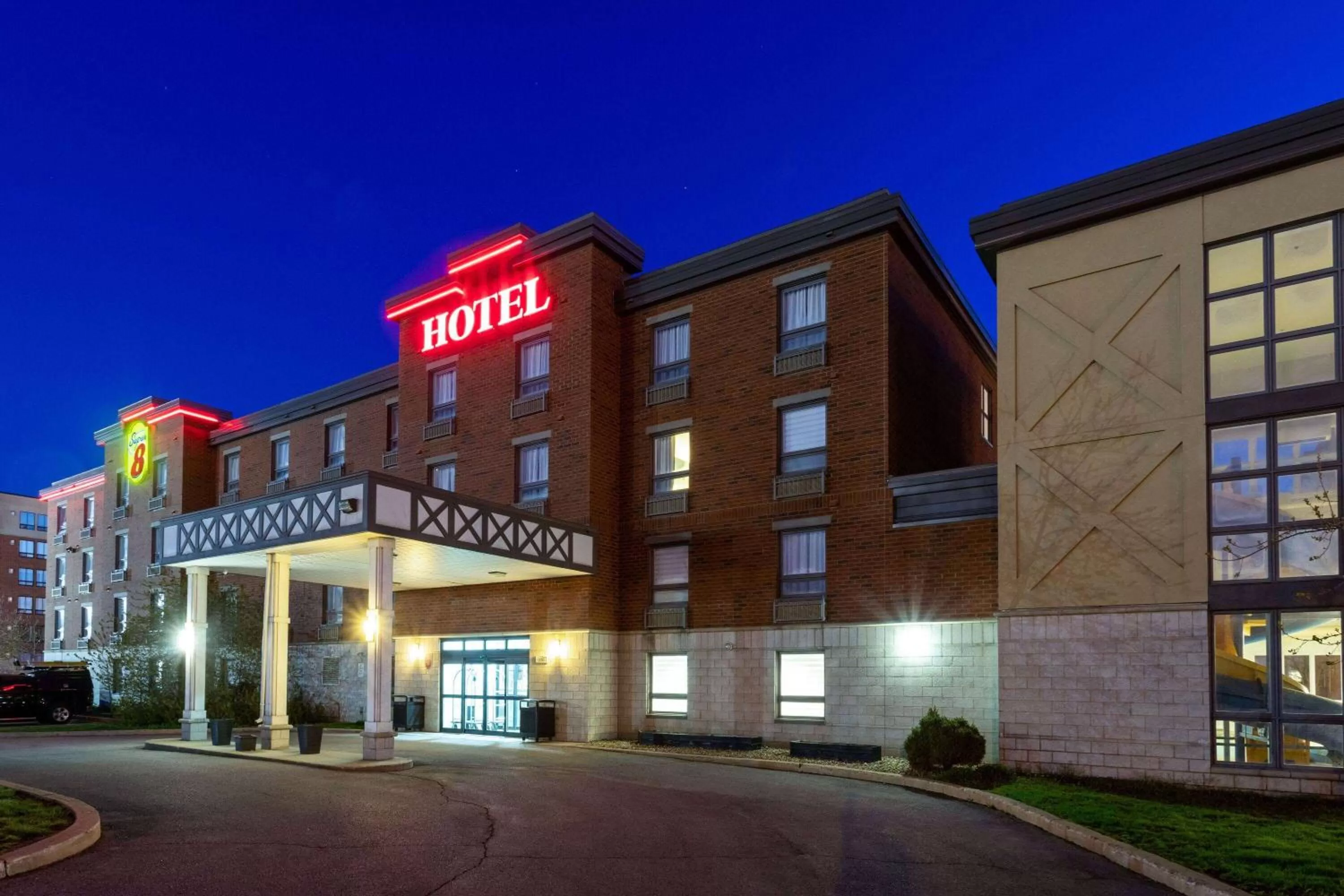 Property building in Super 8 by Wyndham Lachenaie/Terrebonne