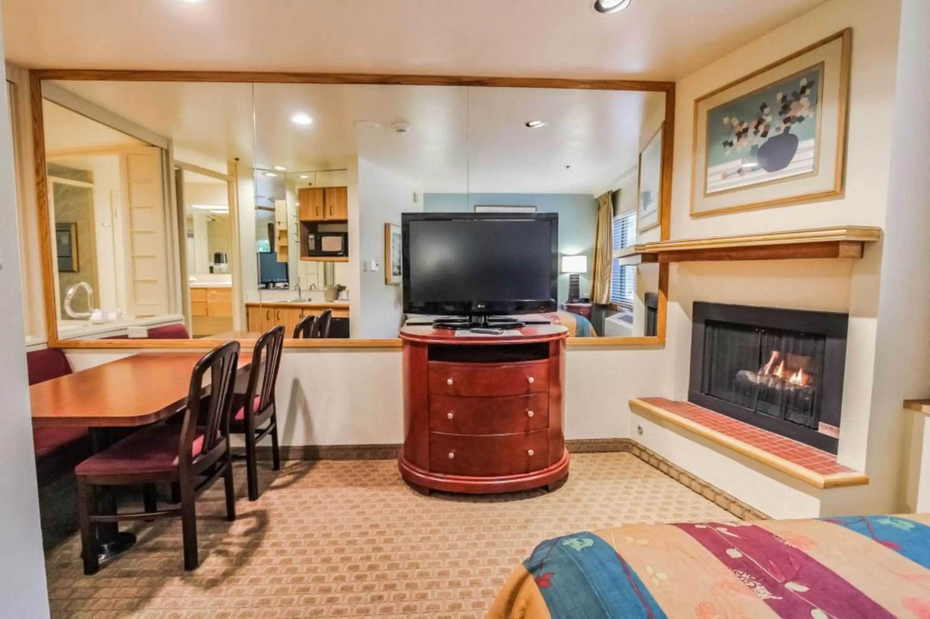 Living room, TV/Entertainment Center in Hilton Vacation Club Tahoe Seasons Lake Tahoe