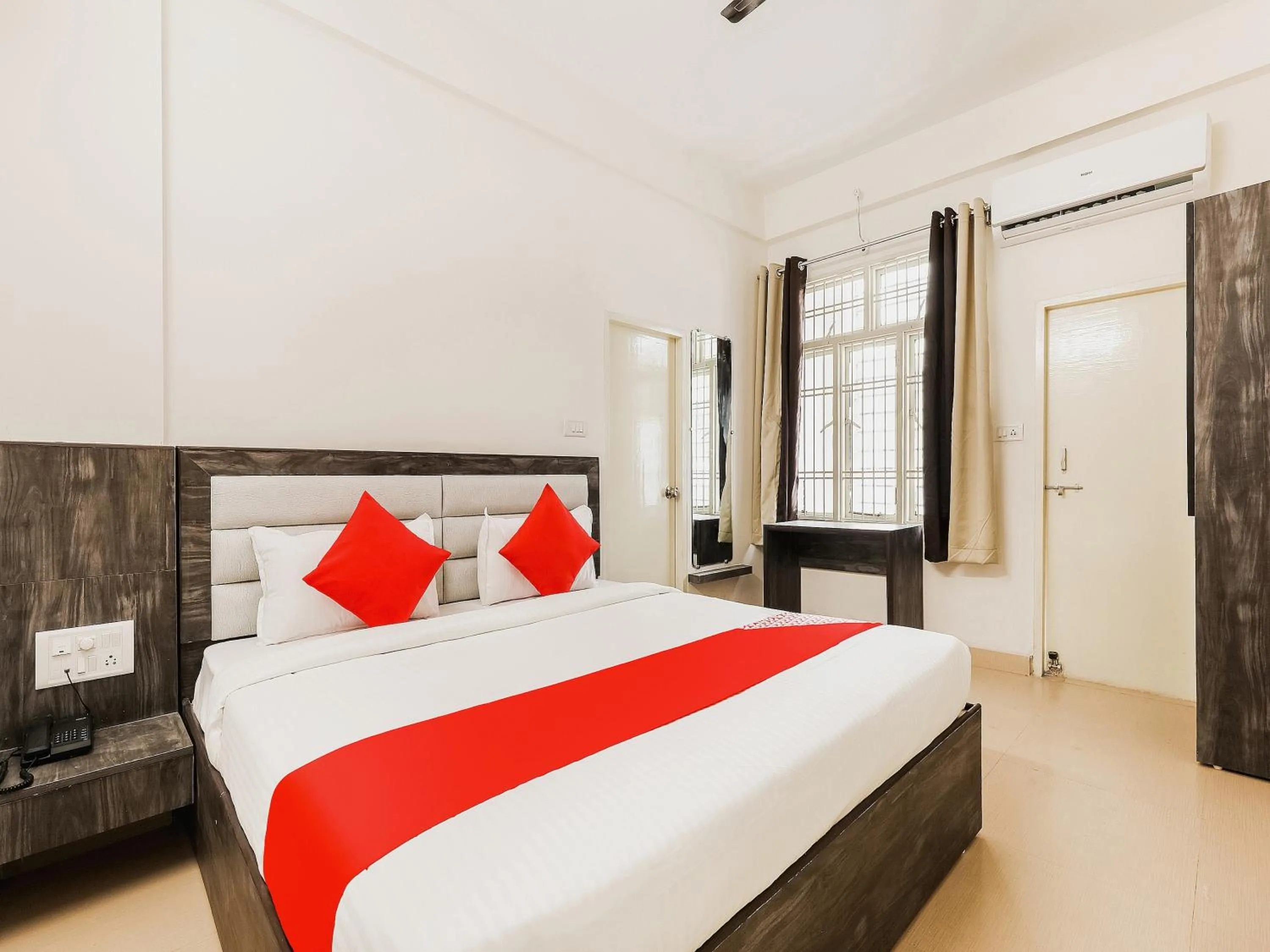 Bedroom, Bed in Tunez