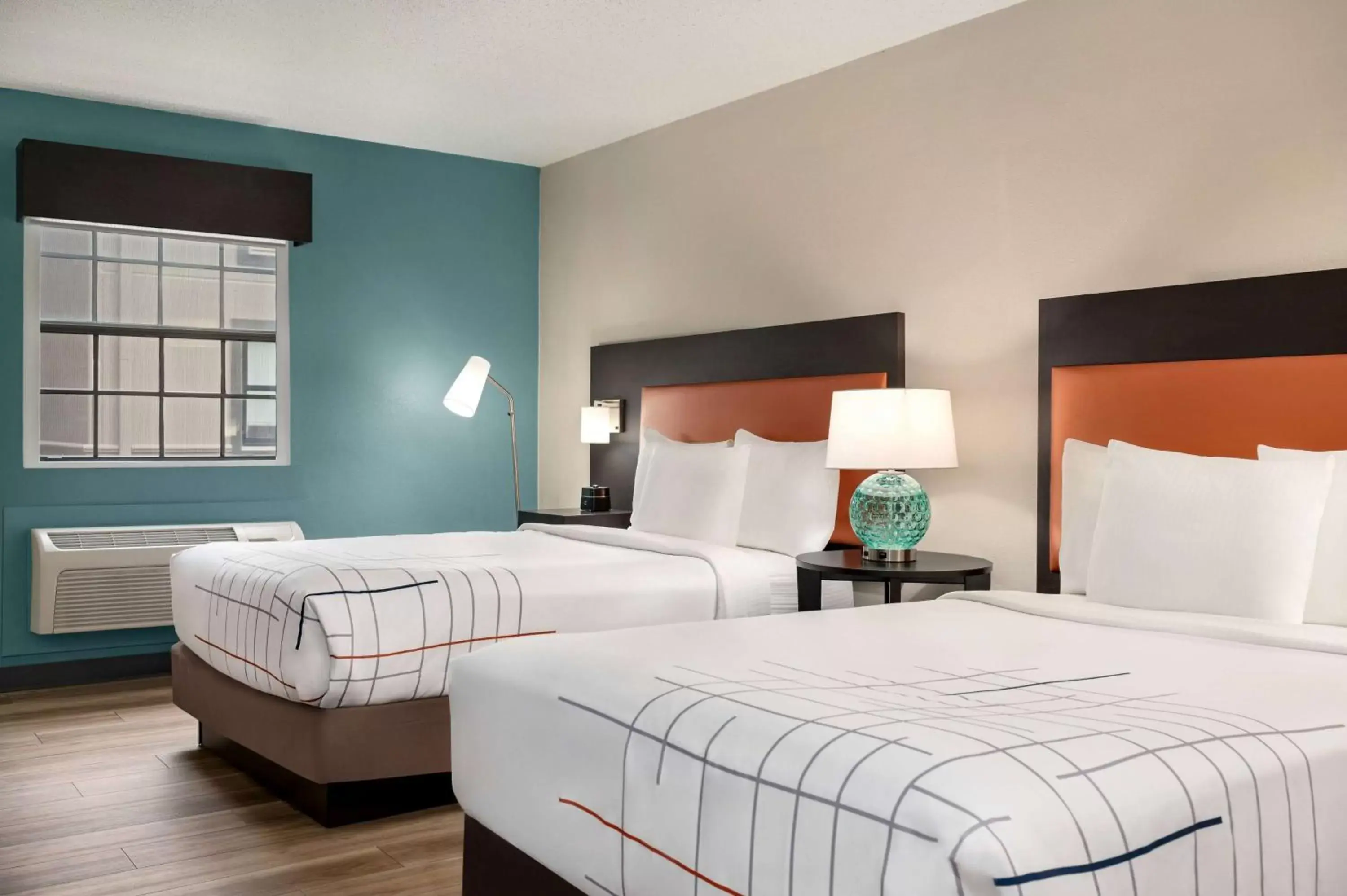 Deluxe Double with Two Double Beds in La Quinta Inn by Wyndham Columbus Airport Area Deluxe Double with Two Double Beds in La Quinta Inn by Wyndham Columbus Airport Area