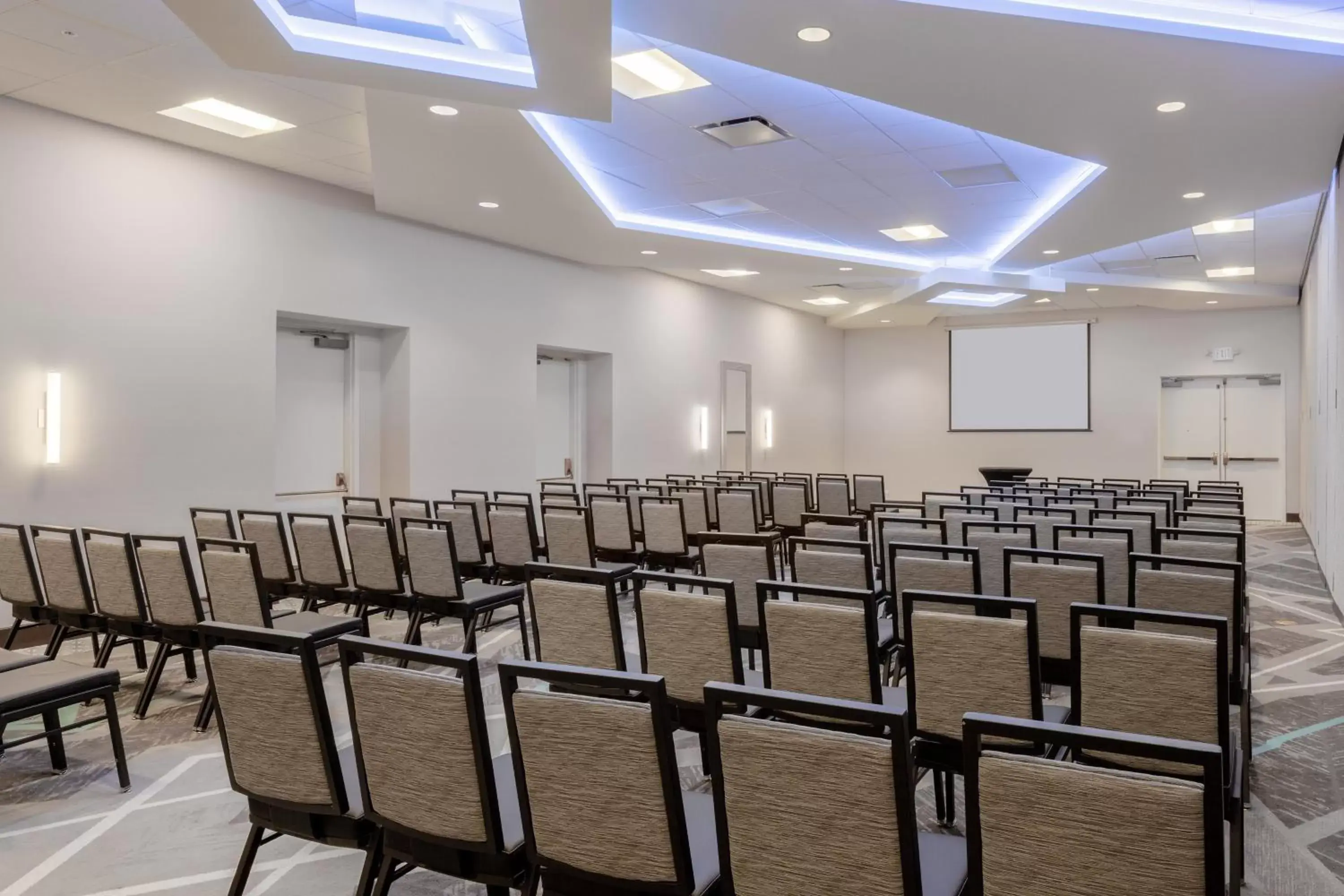 Meeting/conference room in Holiday Inn La Mirada near Anaheim, an IHG Hotel