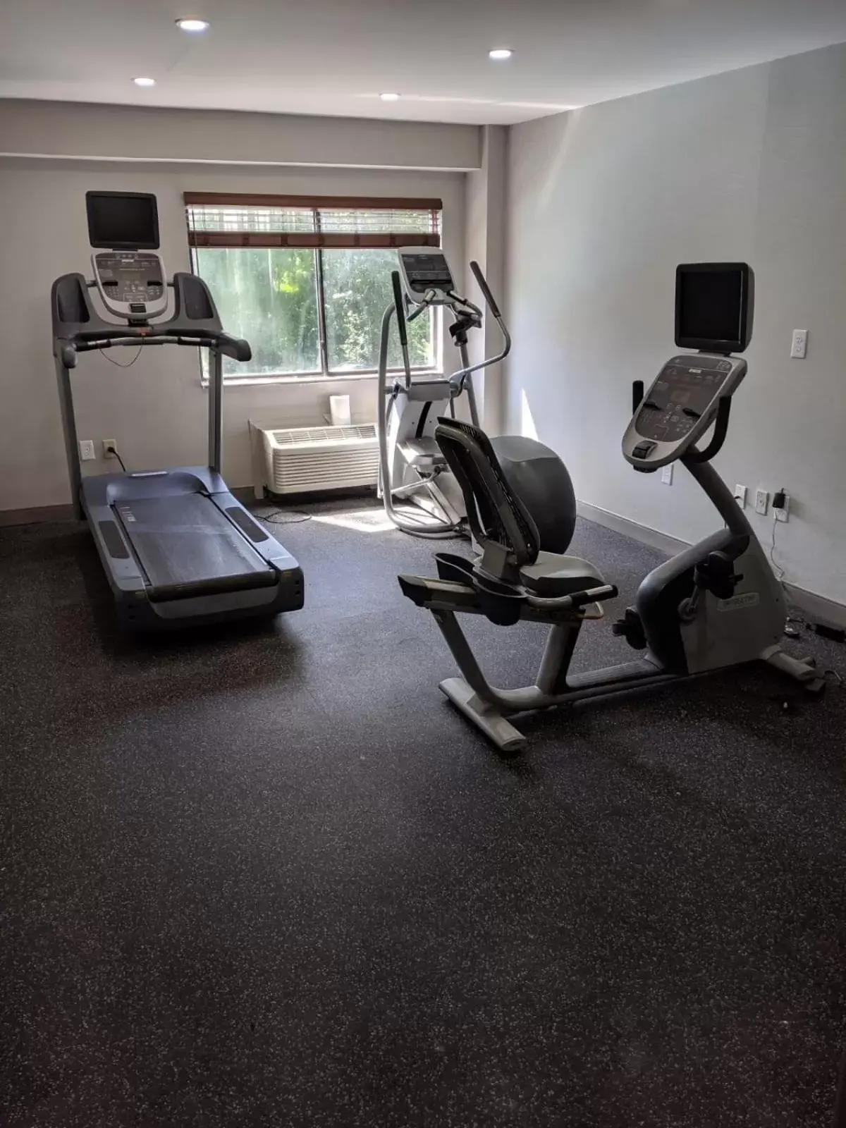 Fitness centre/facilities, Fitness Center/Facilities in Country Inn & Suites by Radisson, Williamsburg East (Busch Gardens), VA