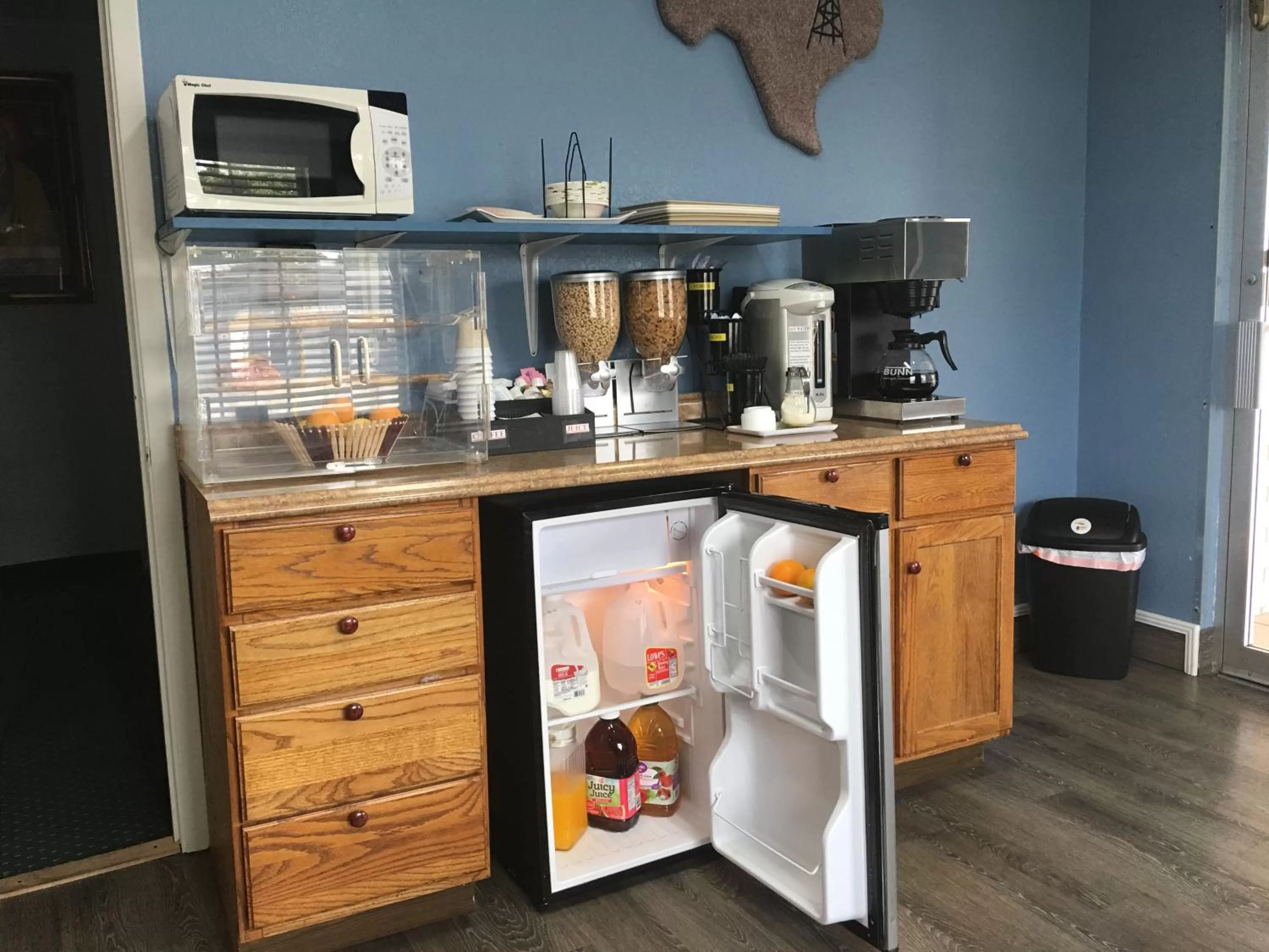 Coffee/tea facilities in Americas Best Value Inn Ozona
