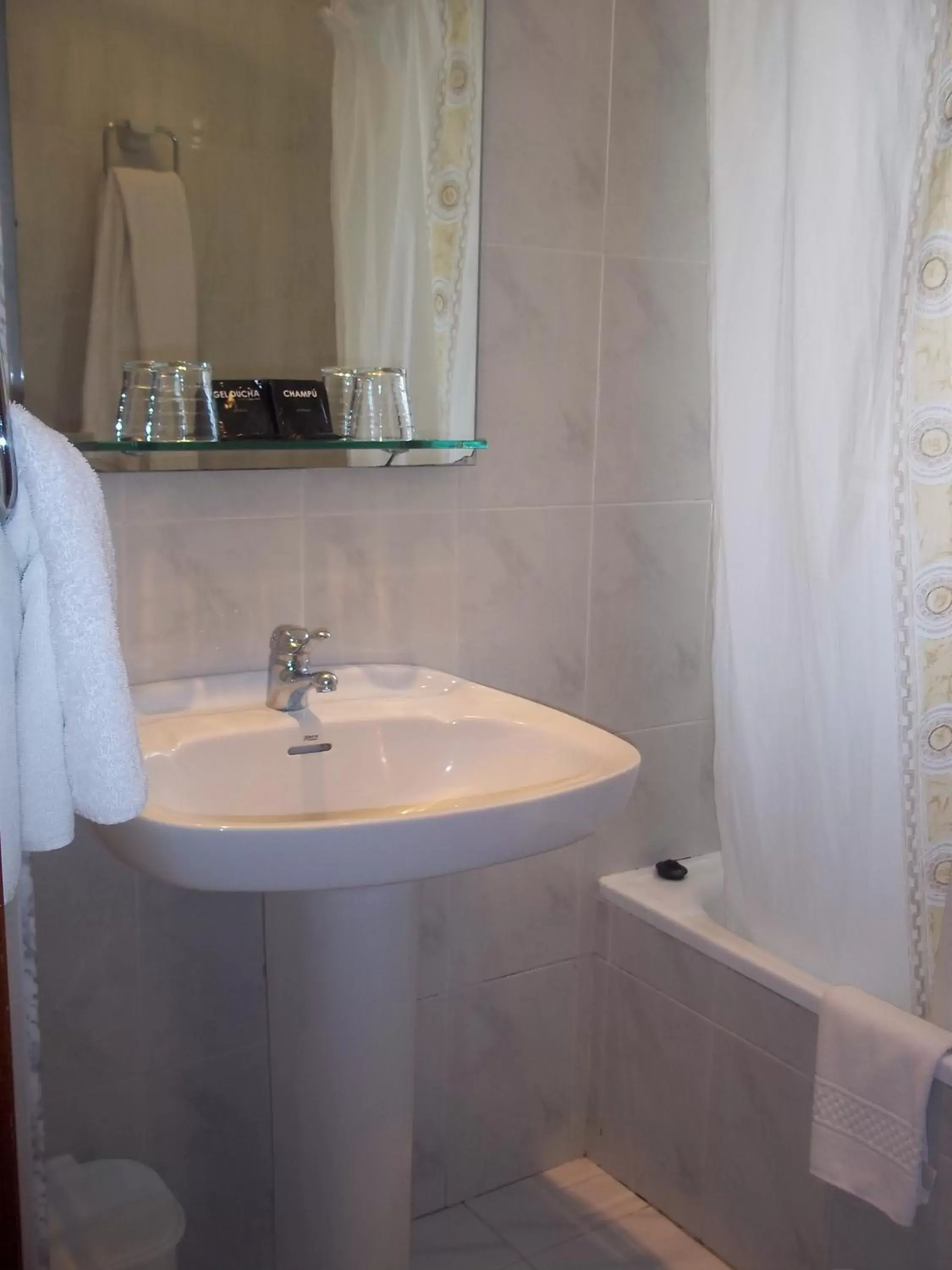 Bathroom in Hotel Suiza