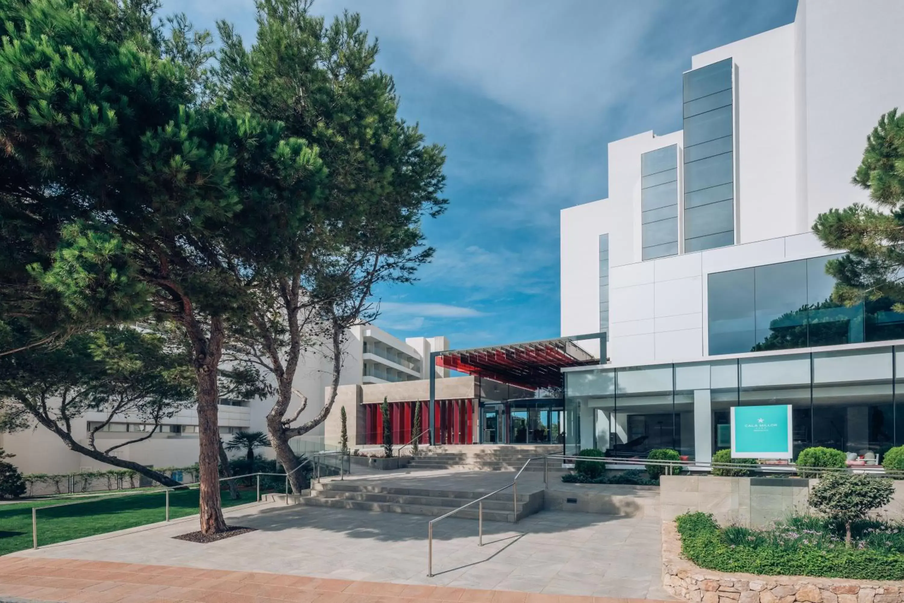 Facade/entrance in Iberostar Waves Cala Millor - Adults Only Facade/entrance in Iberostar Waves Cala Millor - Adults Only