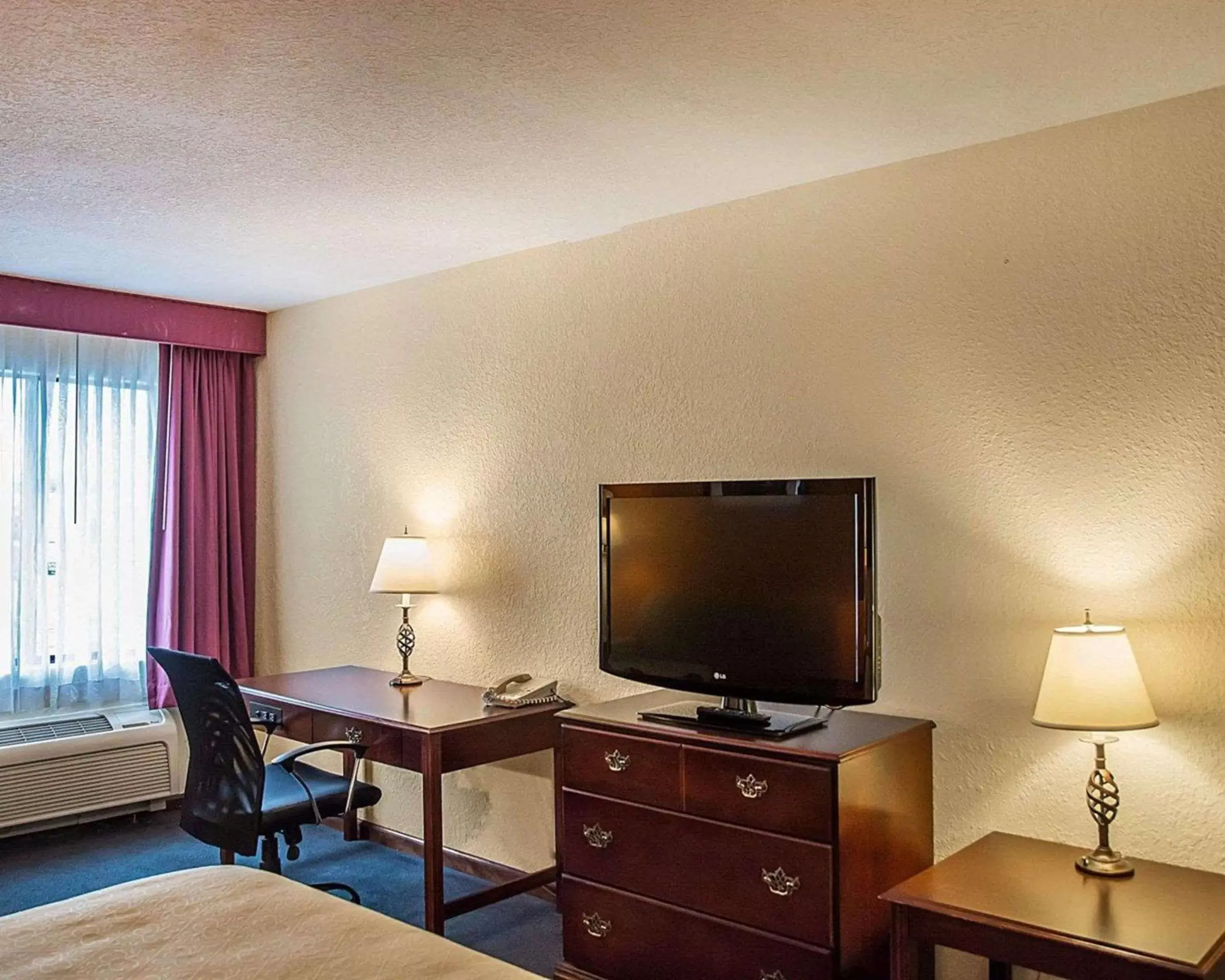 Photo of the whole room, TV/Entertainment Center in Quality Inn & Suites Cincinnati I-275