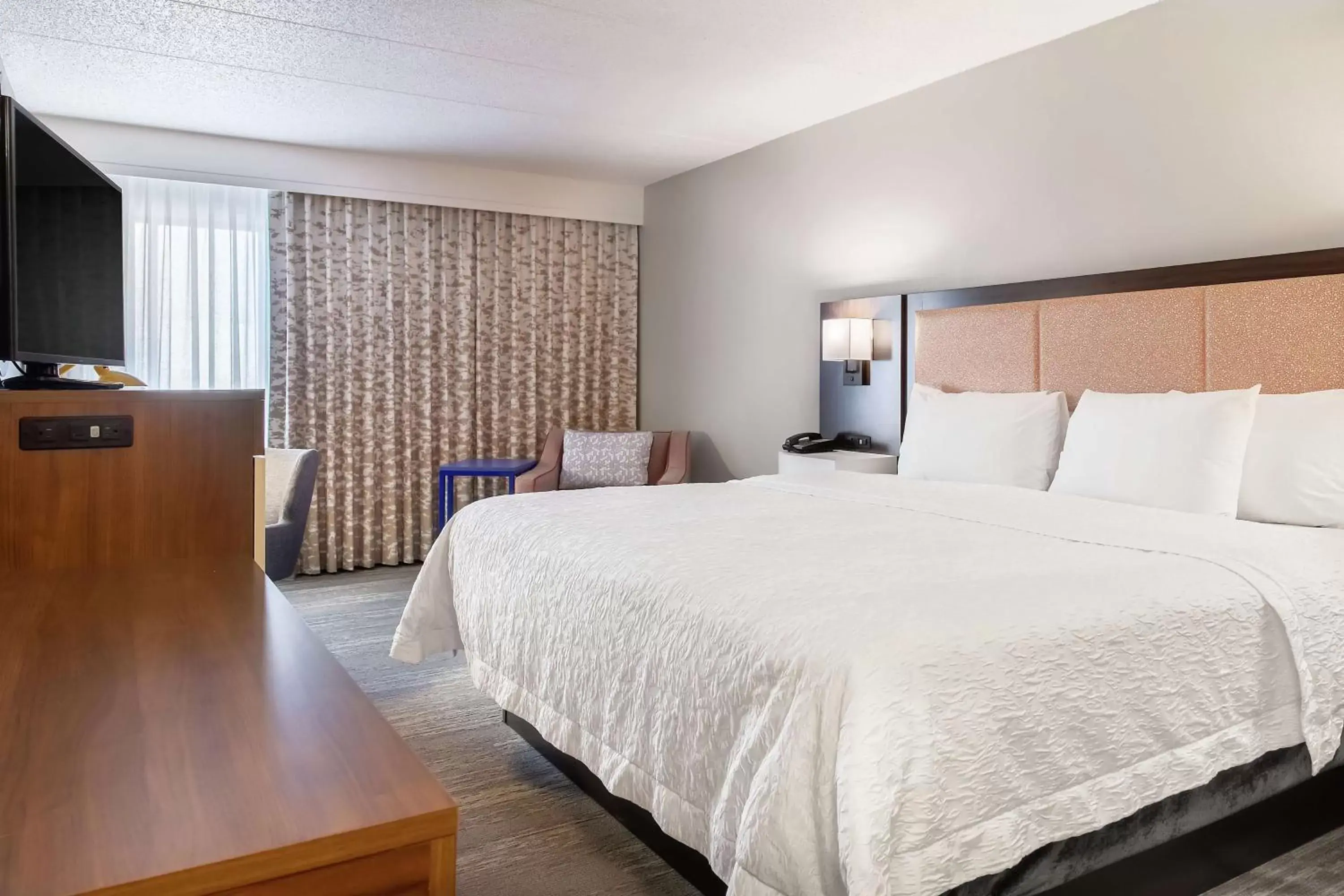 Bedroom, Bed in Hampton Inn Rockford Bedroom, Bed in Hampton Inn Rockford