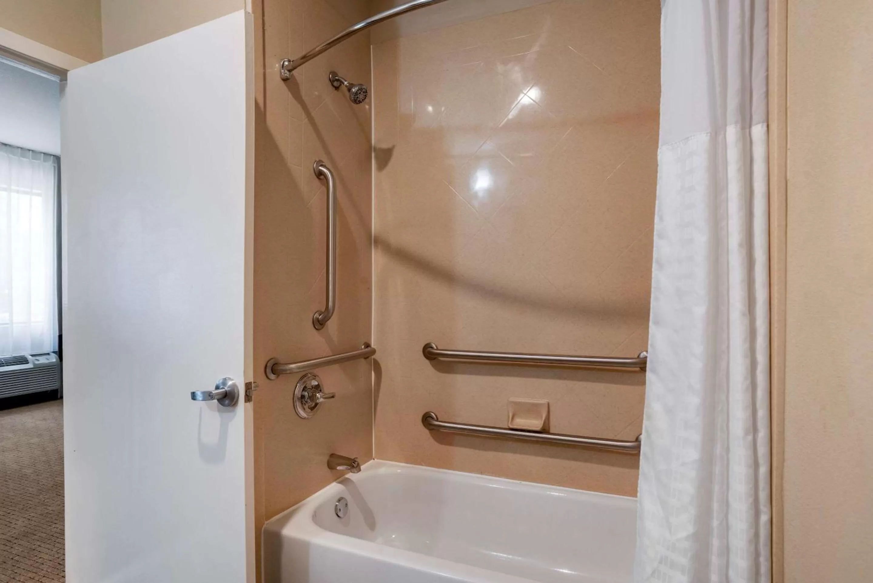 Bedroom in Comfort Suites Mobile West Tillmans Corner