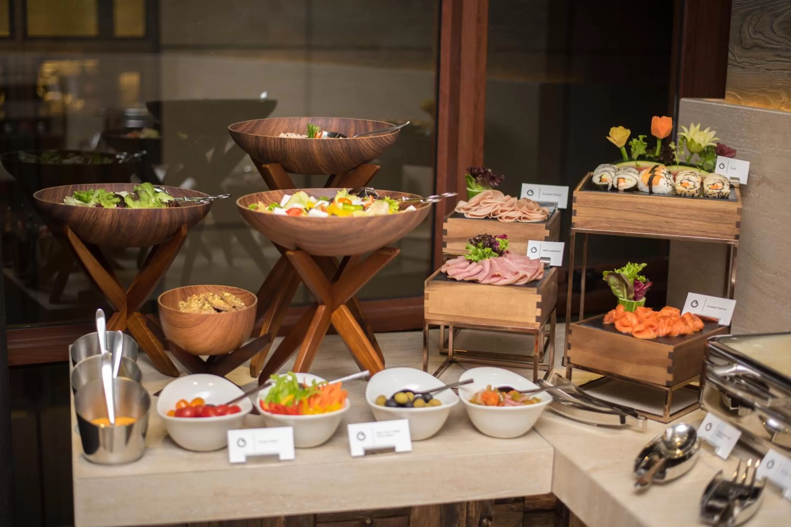 Restaurant/places to eat in Samann Grand