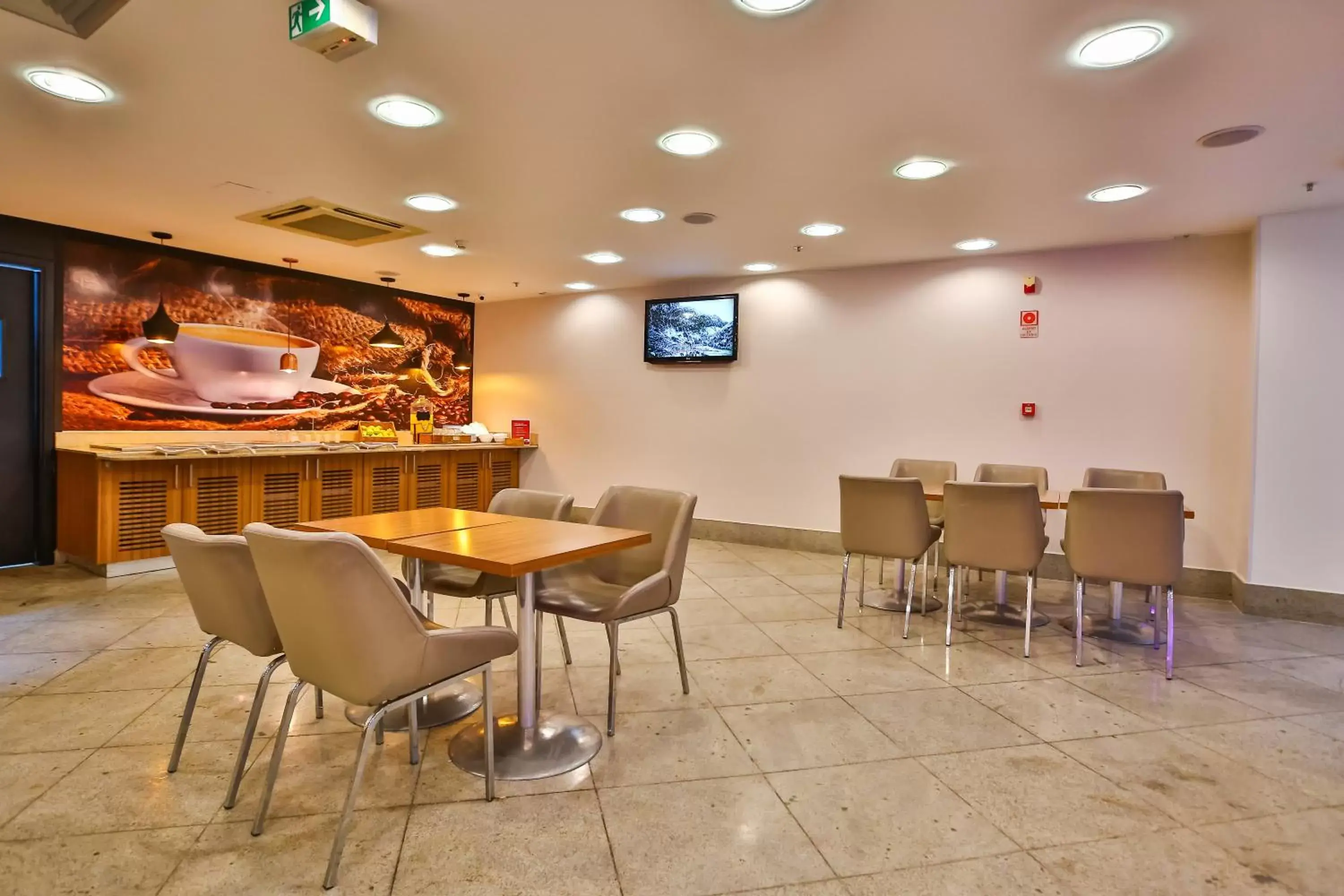 Restaurant/places to eat in ibis Copacabana Posto 2