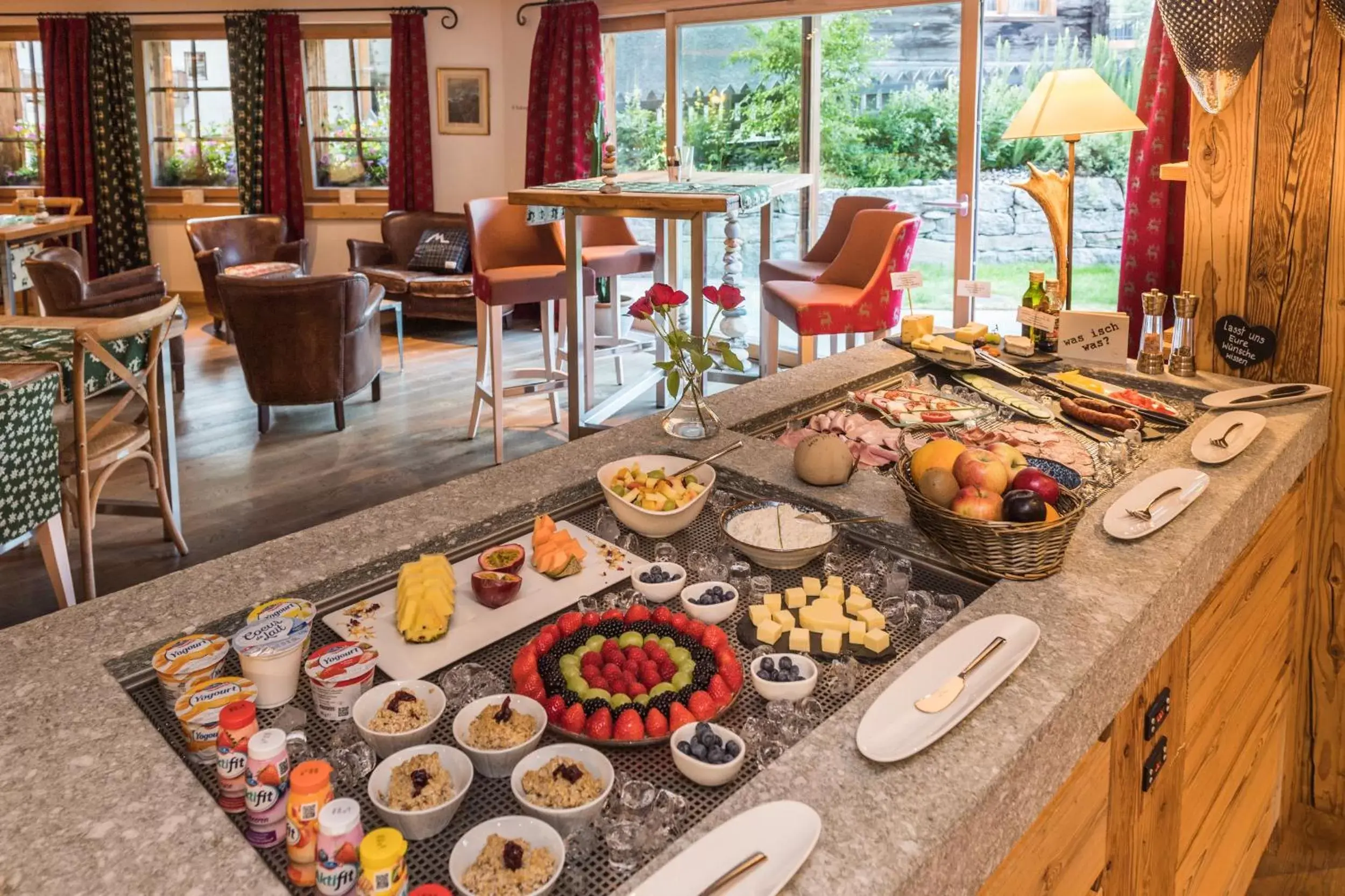 Food and drinks in Matterhorn Lodge Boutique Hotel & Apartments