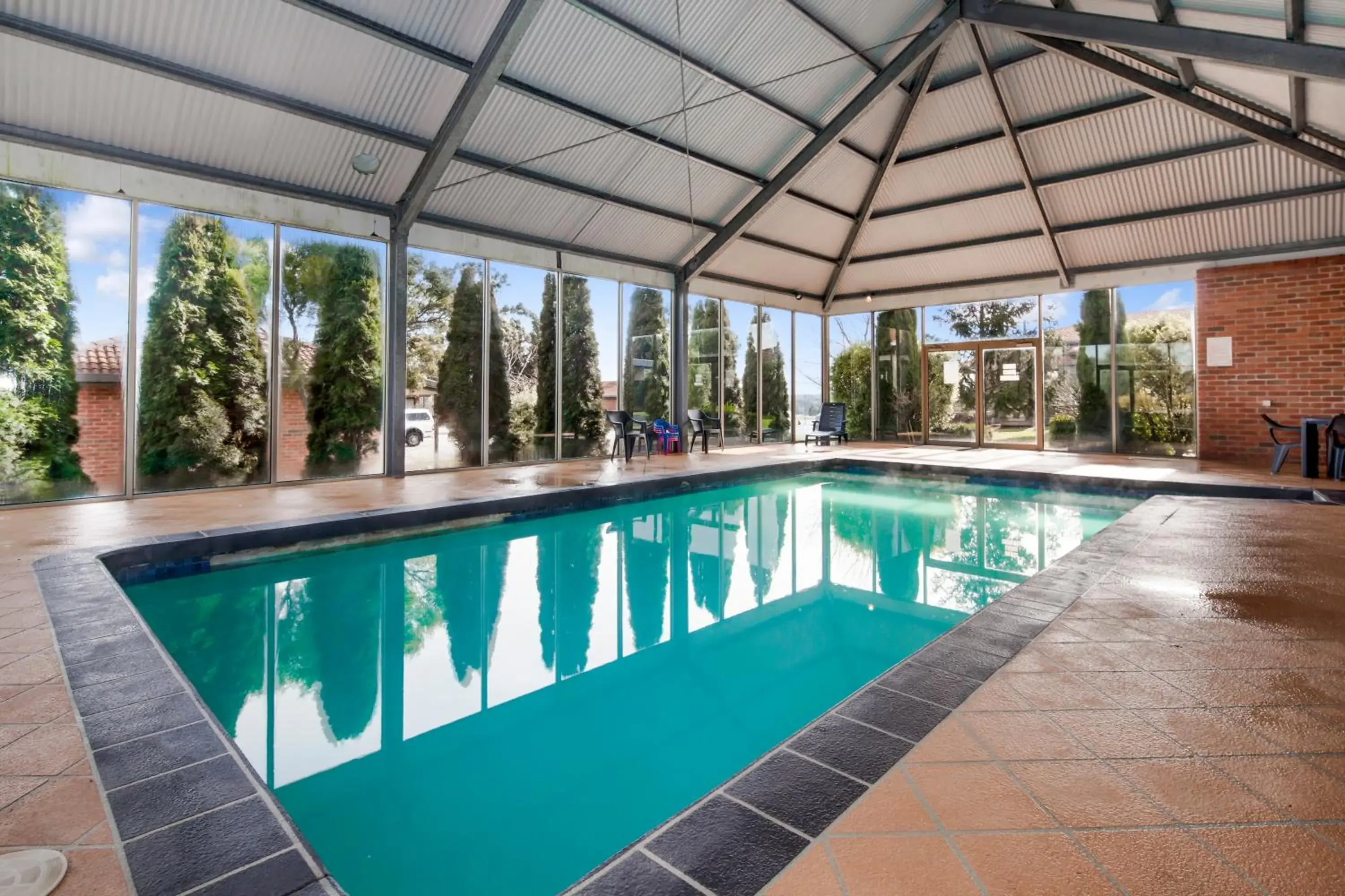 Swimming Pool in Ballarat Colonial Motor Inn