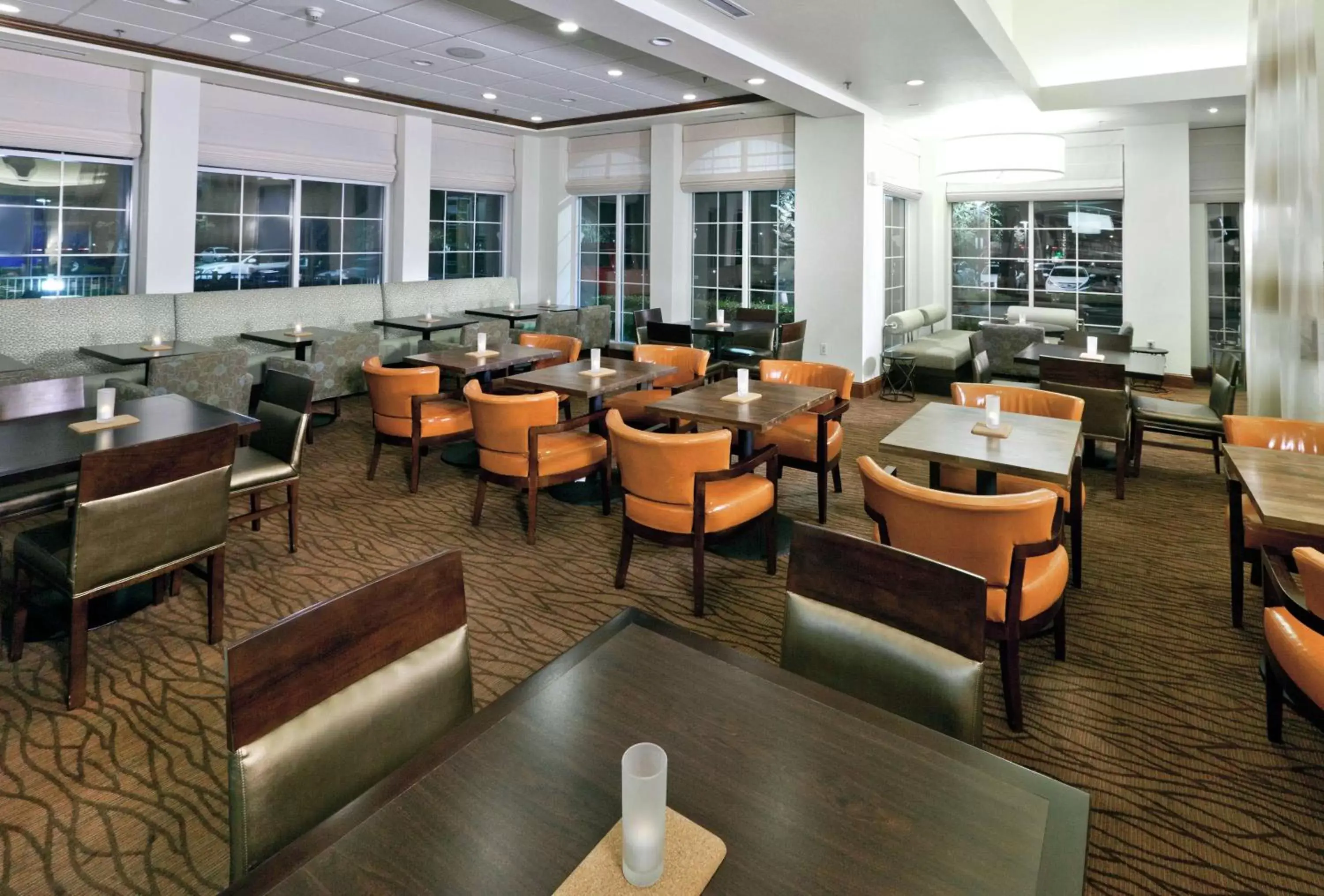 Dining area, Lounge/Bar in Hilton Garden Inn Ontario Rancho Cucamonga