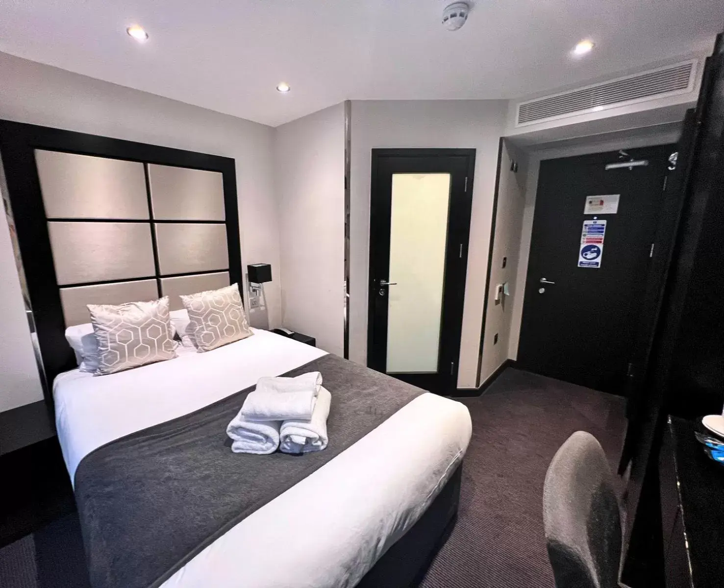 Bed in Great St Helen Hotel