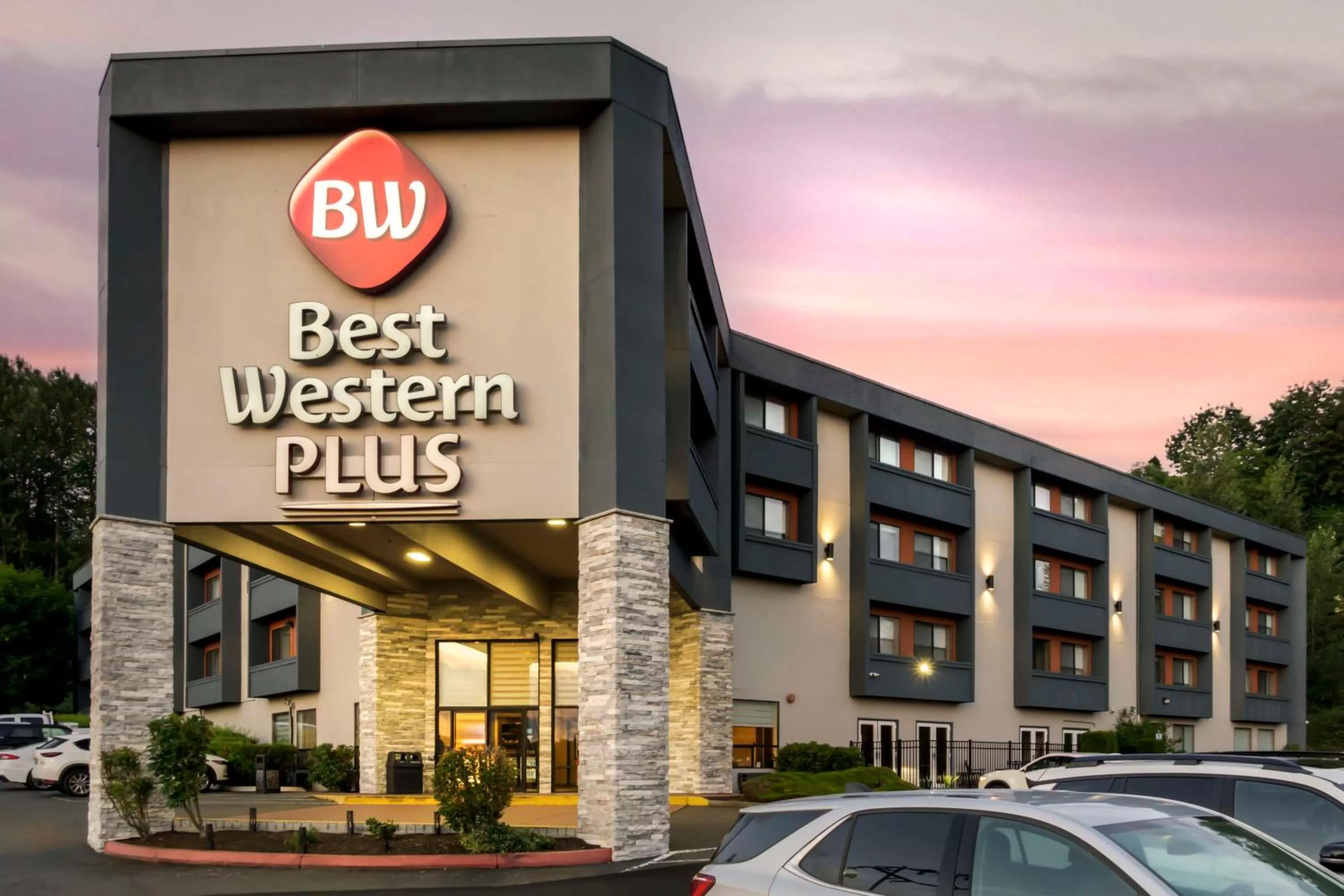 Property building in Best Western Plus Renton Inn