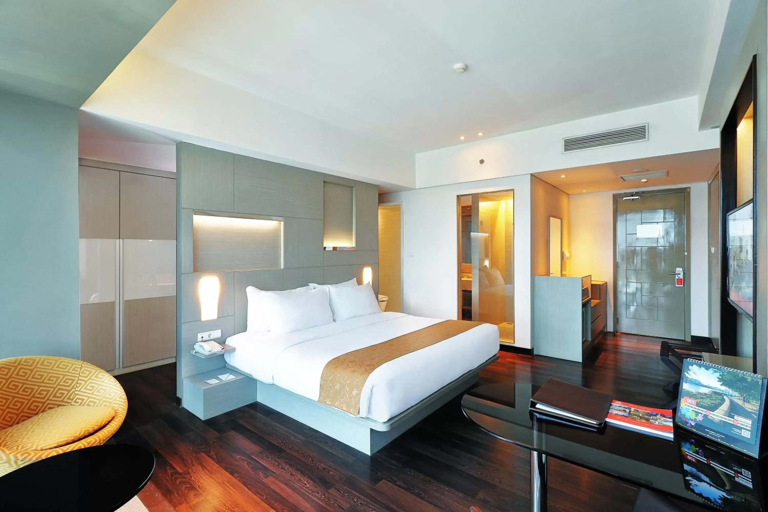 Bedroom, Bed in Swiss-Belhotel Cirebon