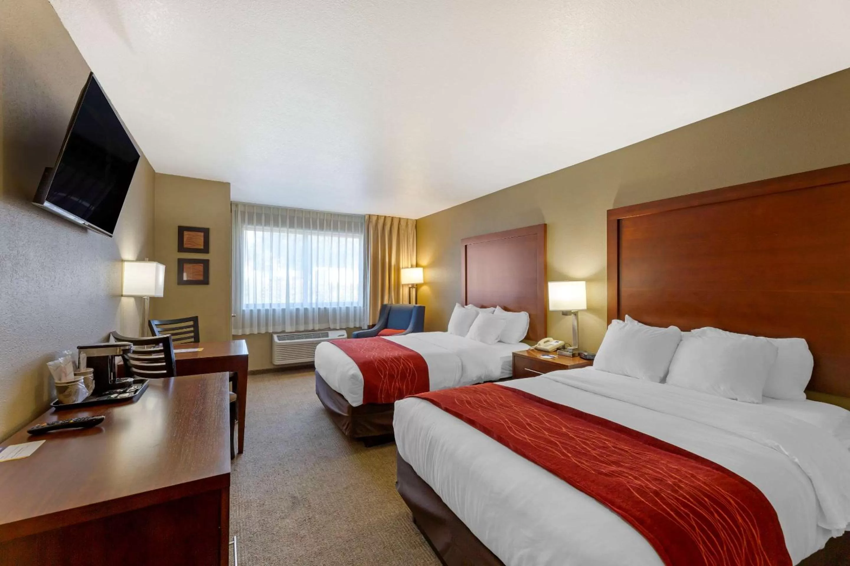 Photo of the whole room, Bed in Comfort Inn River's Edge