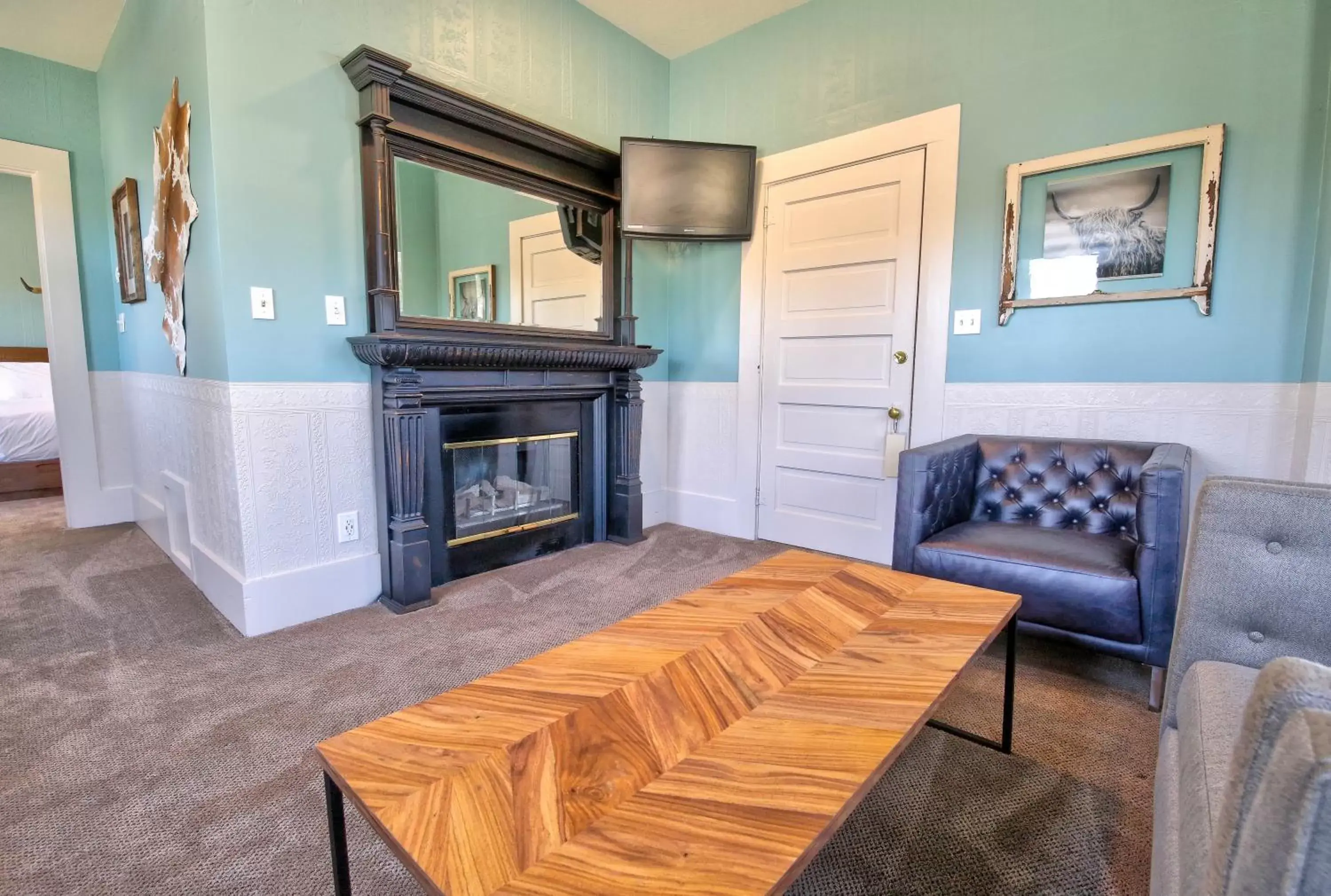 Communal lounge/ TV room, Seating Area in The Groveland Hotel