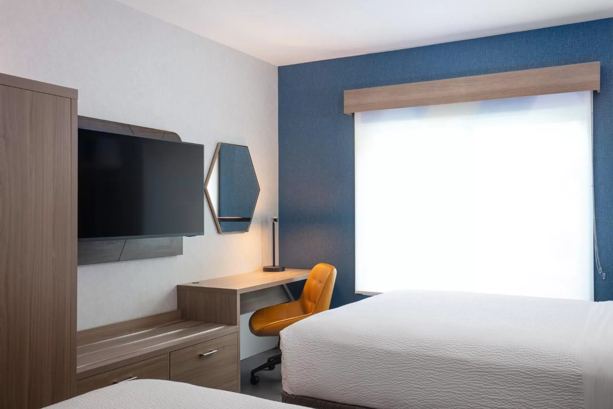 Photo of the whole room, Bed in Holiday Inn Express Bothell by IHG