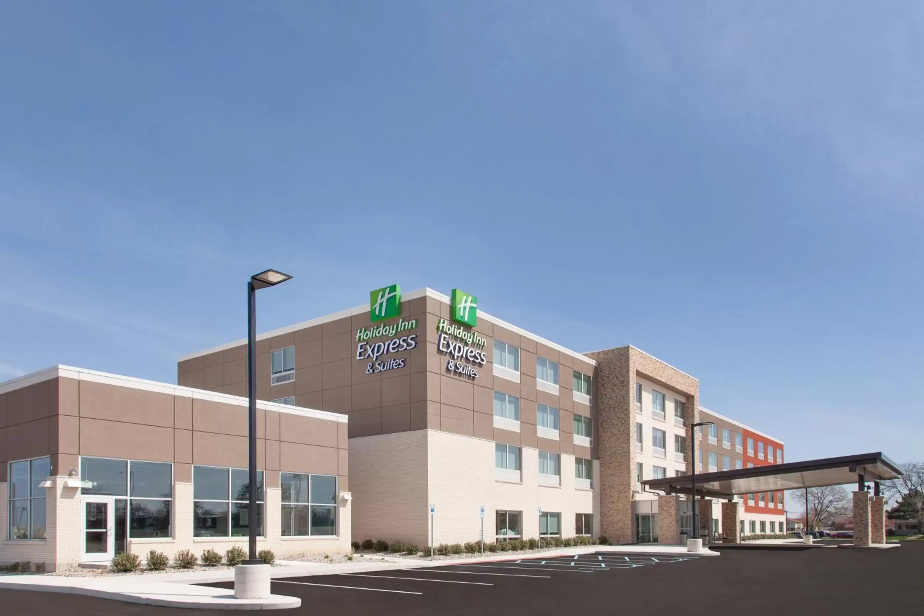 Property building in Holiday Inn Express & Suites - Sterling Heights-Detroit Area by IHG Property building in Holiday Inn Express & Suites - Sterling Heights-Detroit Area by IHG