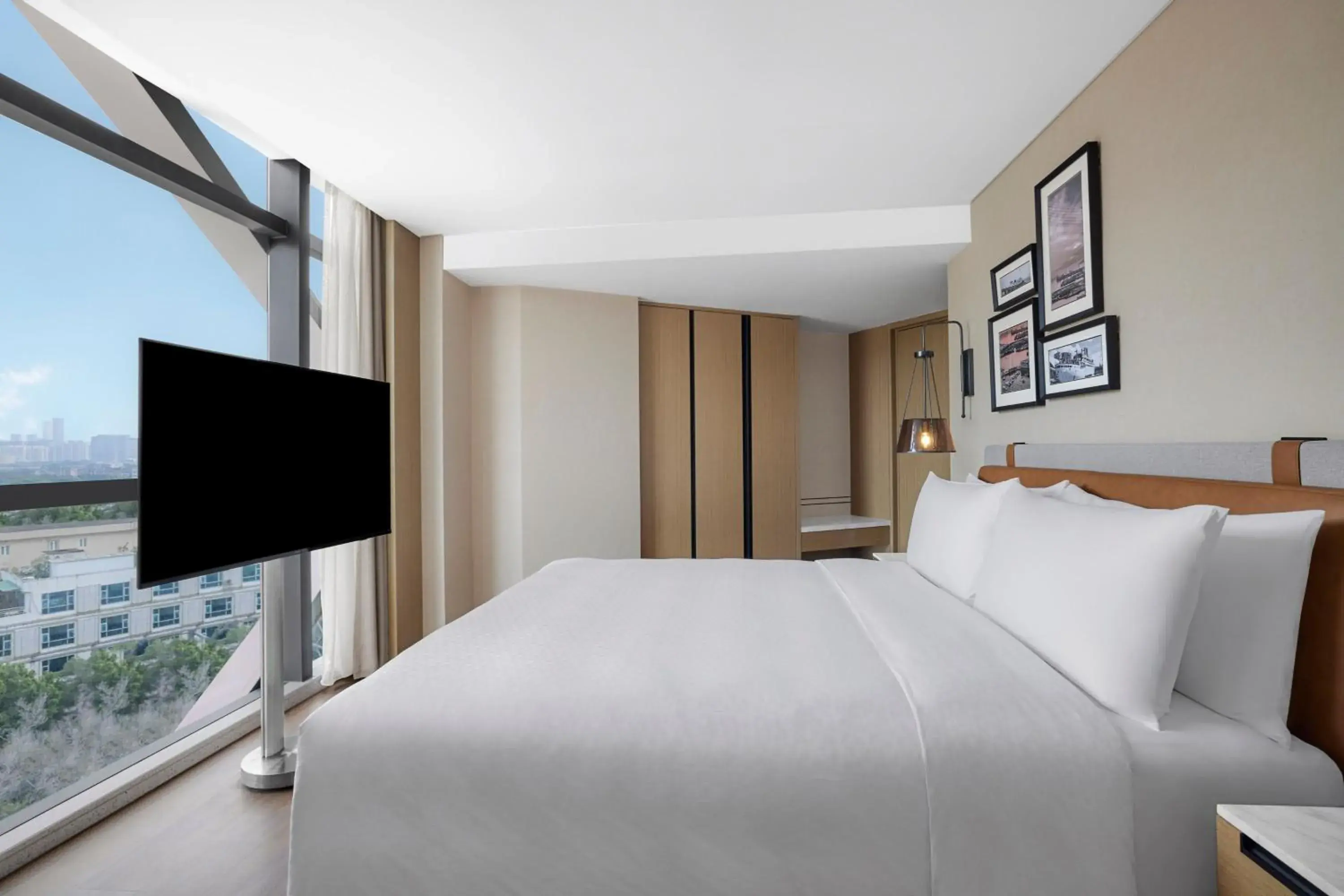 Photo of the whole room, Bed in Four Points by Sheraton Shenzhen Bao'an