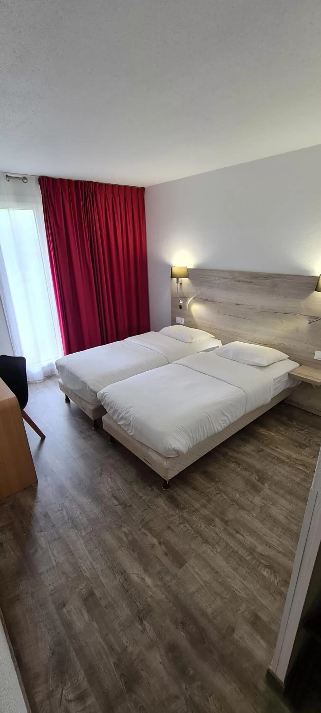 Bedroom, Bed in Hostellerie Saint Vincent Beauvais Aeroport