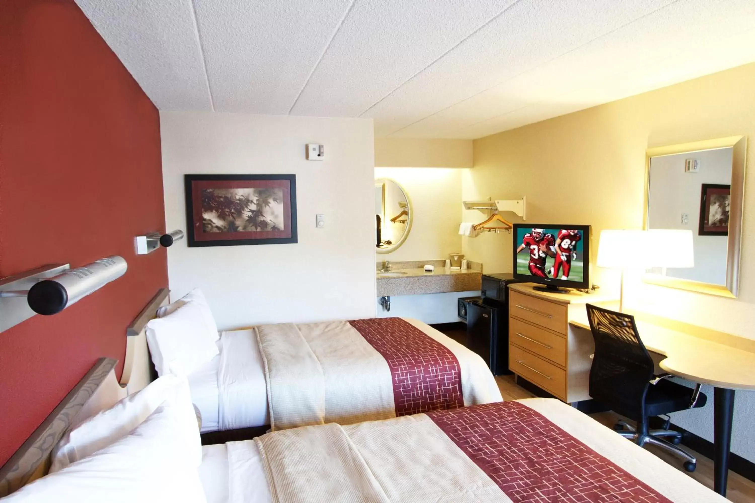 Photo of the whole room, Room Photo in Red Roof Inn Chicago - Joliet