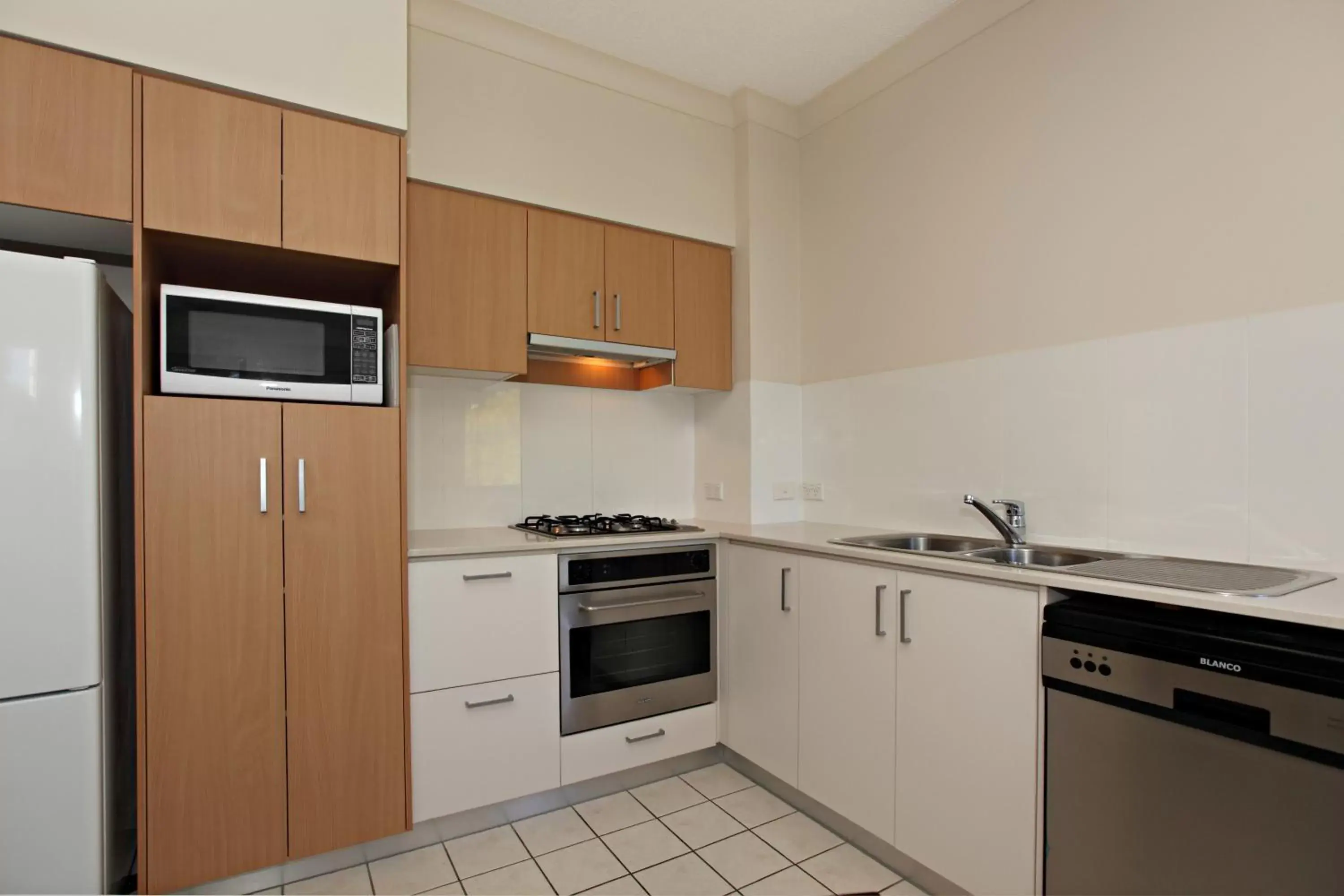 Kitchen or kitchenette, Kitchen/Kitchenette in Inn on the Park Apartments