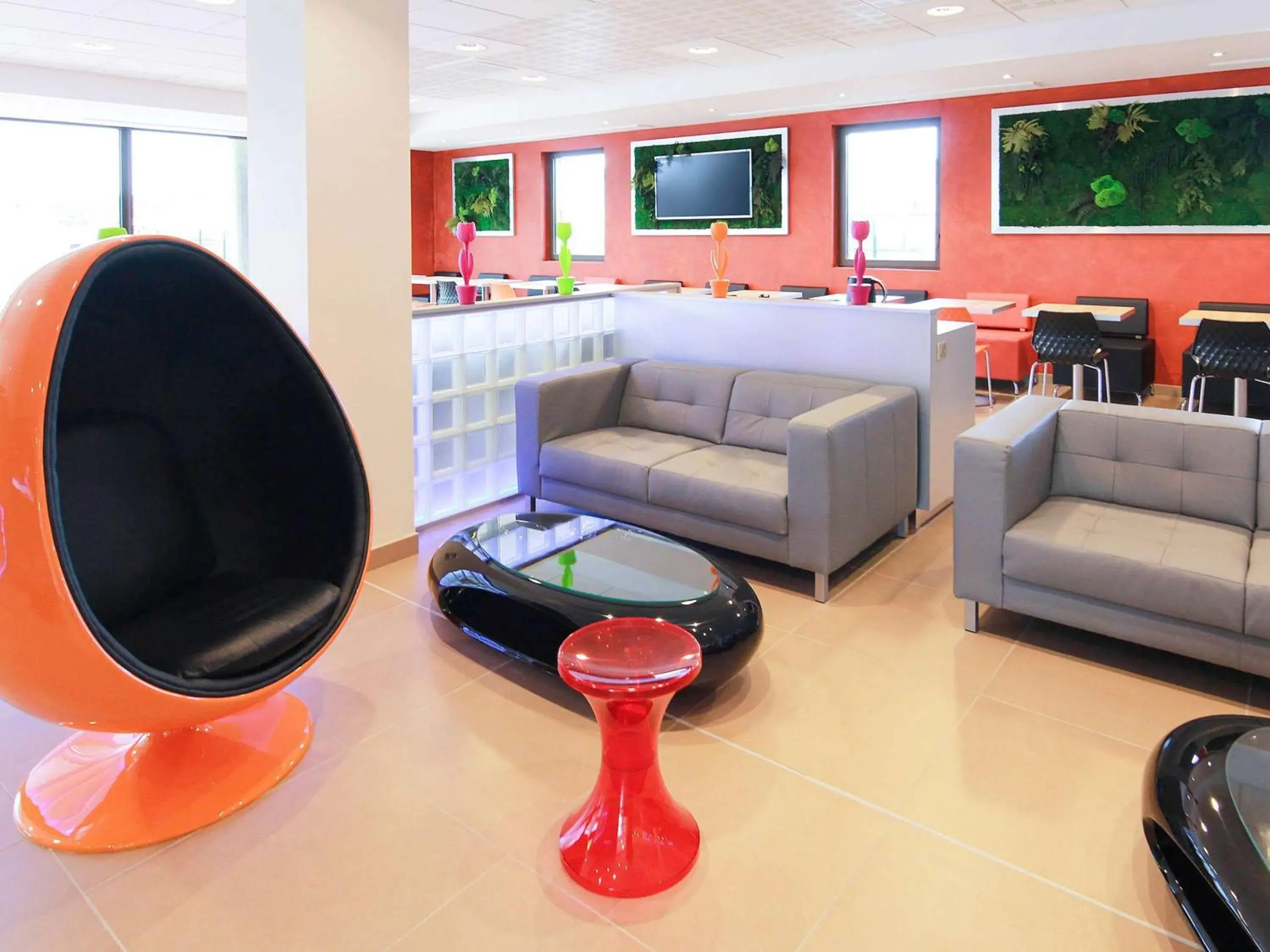 Property building, Seating Area in ibis Styles Flers