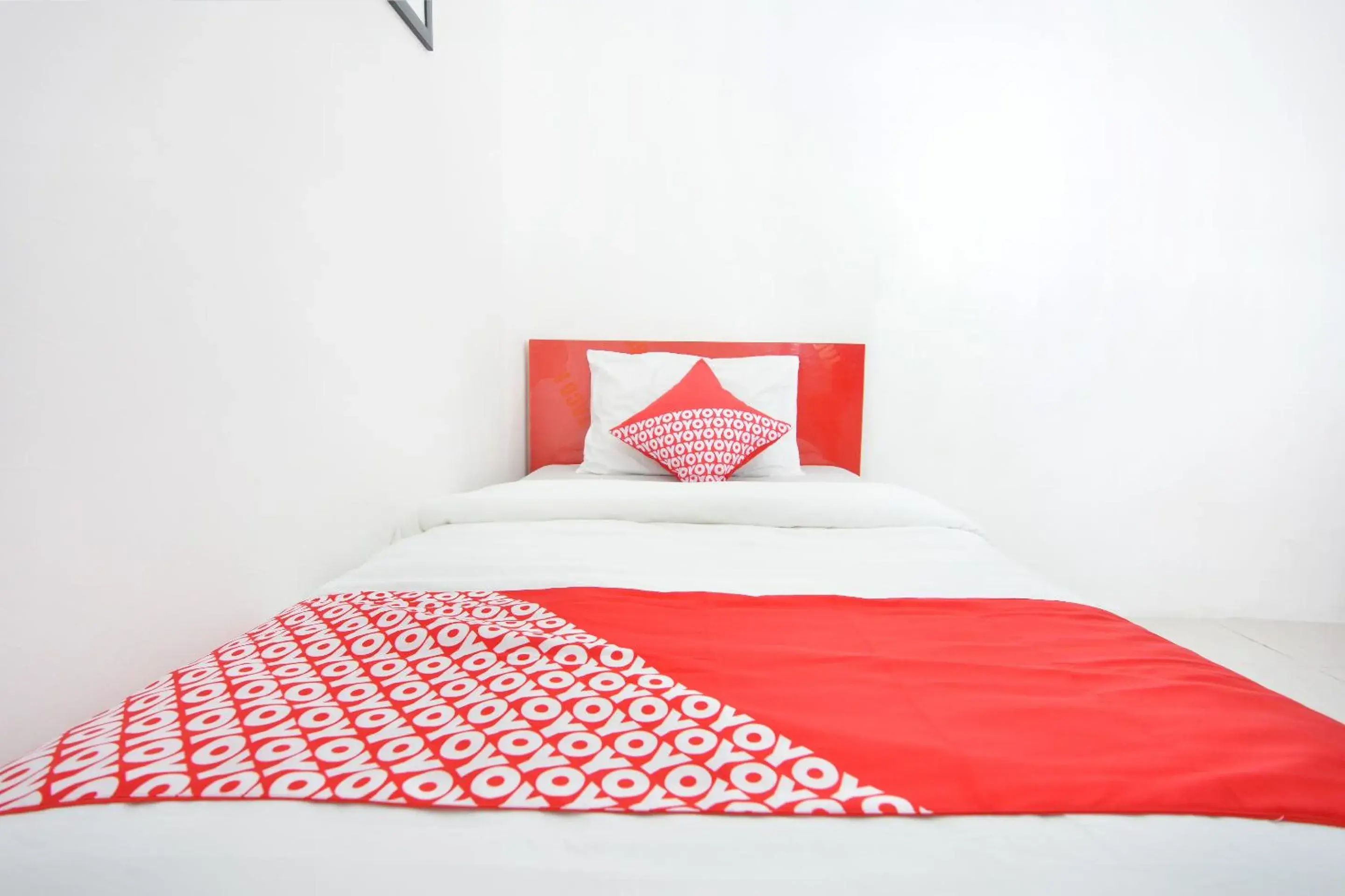 Bedroom, Bed in OYO 745 Griya Jasmine Syariah