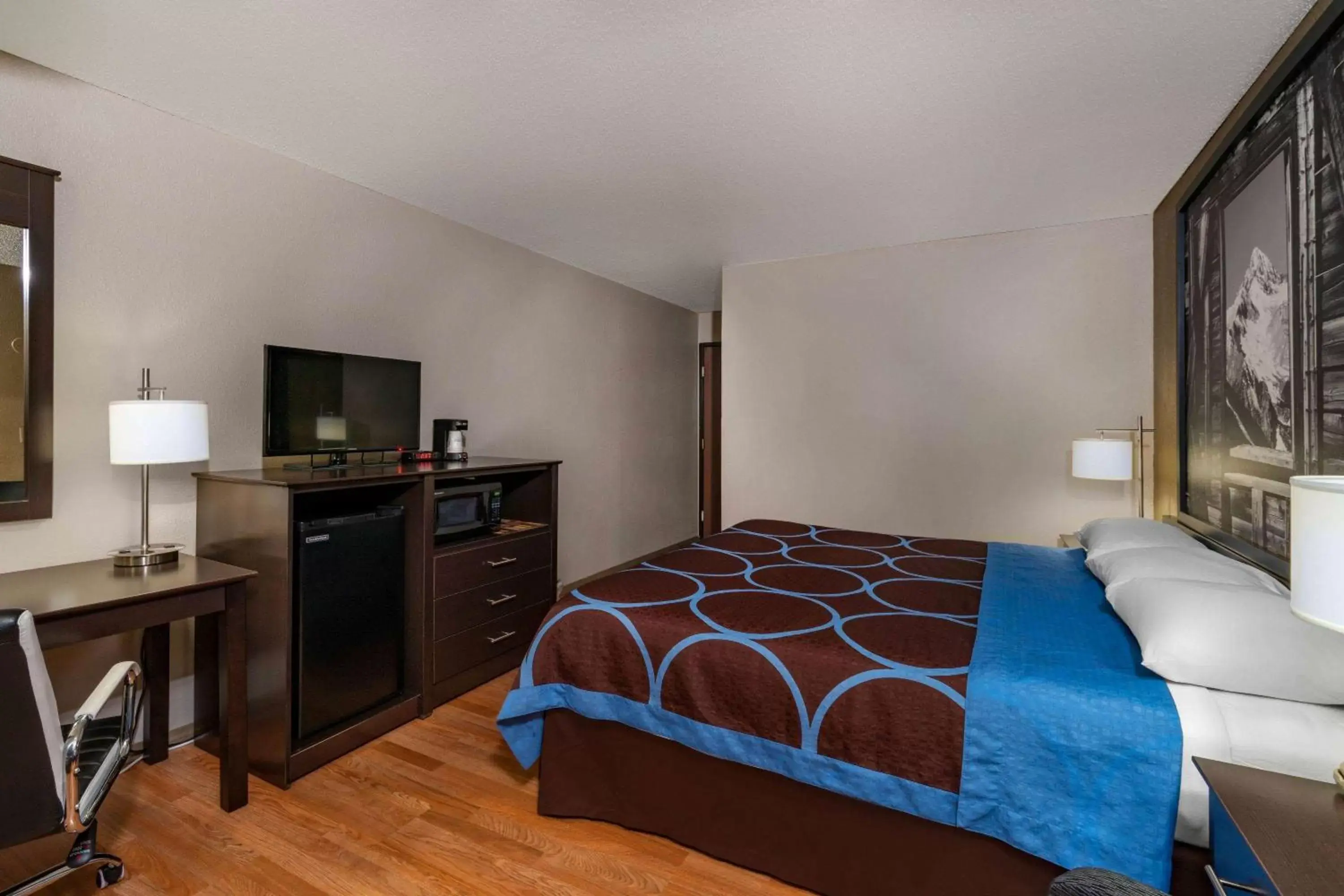 Photo of the whole room, Bed in Super 8 by Wyndham Cortez/Mesa Verde Area Photo of the whole room, Bed in Super 8 by Wyndham Cortez/Mesa Verde Area