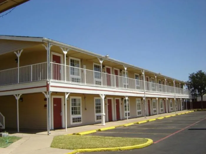 Facade/entrance in Victorian Inn Midland