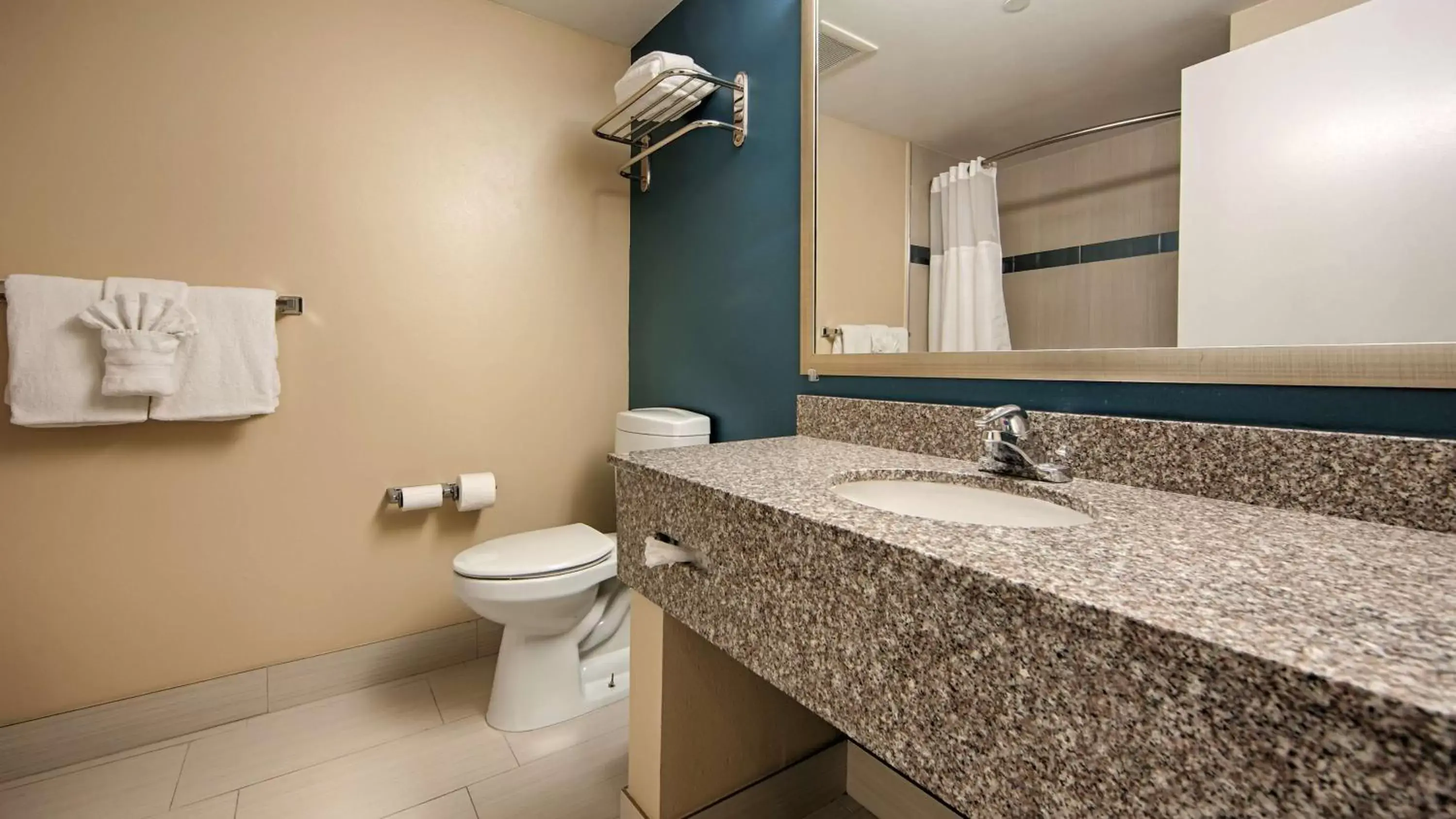 King Room with Two King Beds - Non-Smoking in Best Western Plus - Anaheim Orange County Hotel King Room with Two King Beds - Non-Smoking in Best Western Plus - Anaheim Orange County Hotel