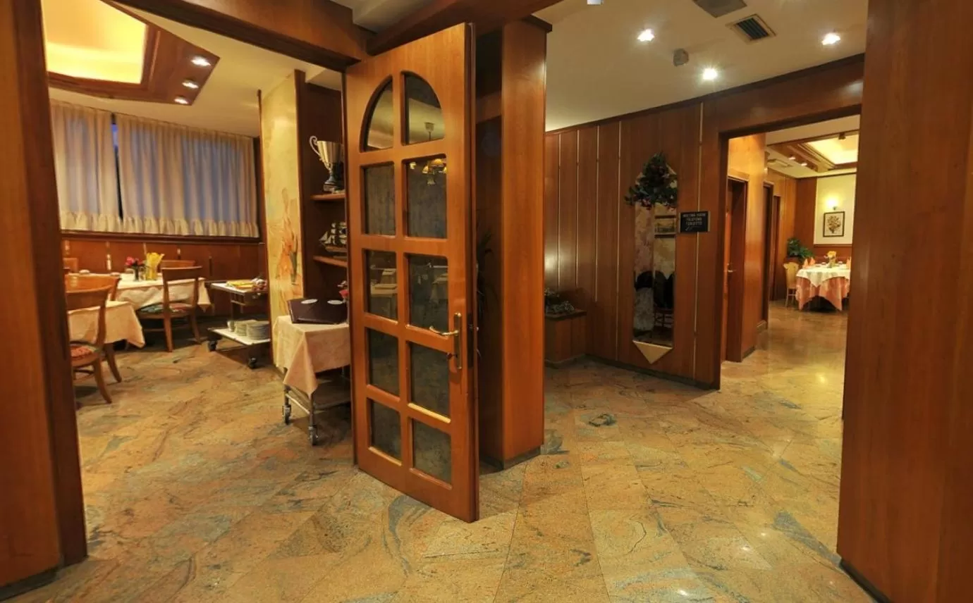 Restaurant/places to eat in Hotel Vela