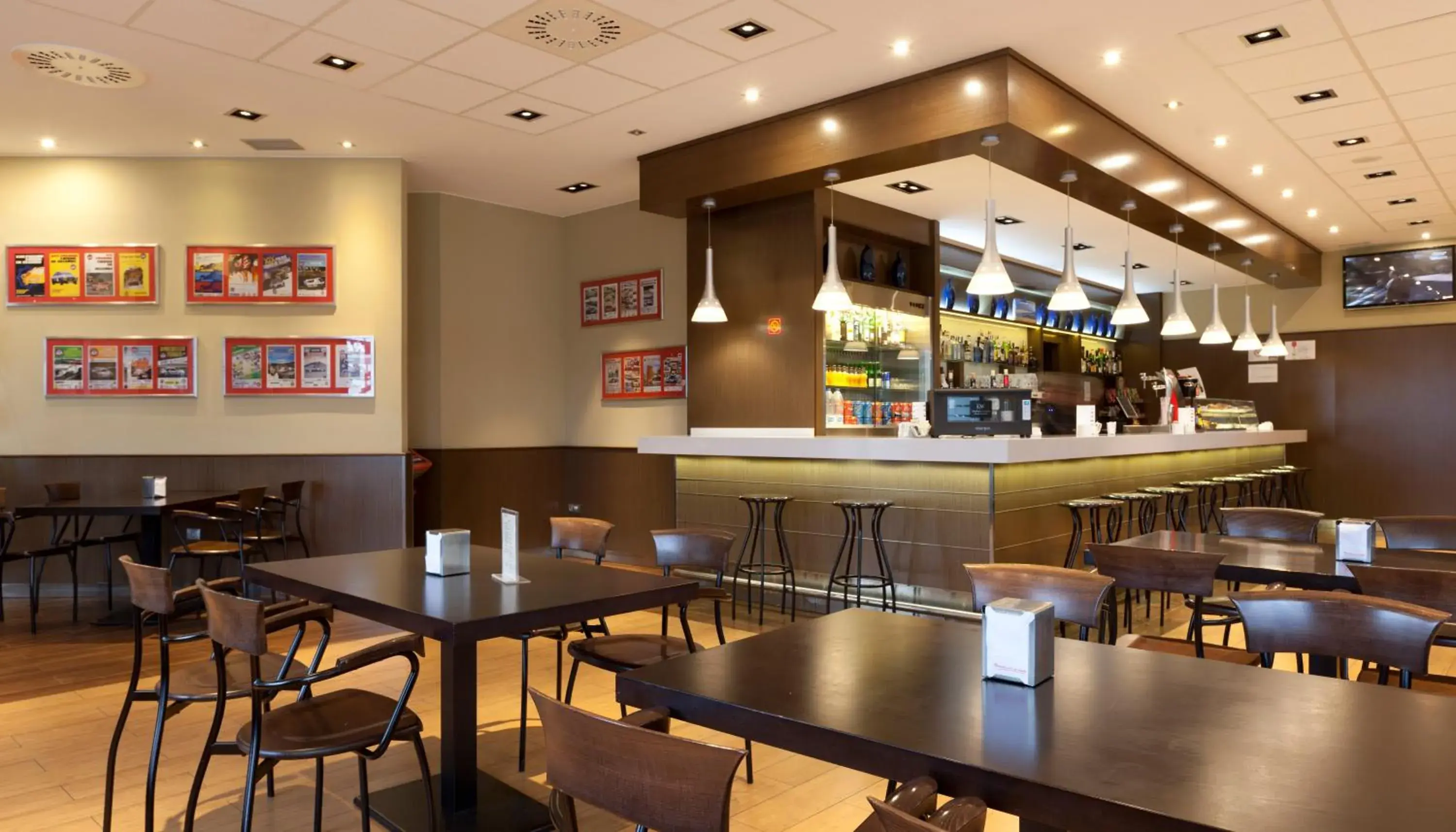 Lounge or bar, Restaurant/Places to Eat in Hotel Ciudad de Alcañiz