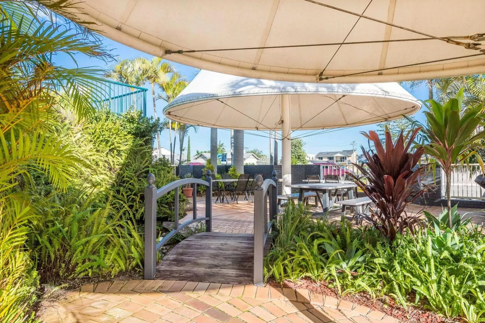 Garden view in Comfort Inn All Seasons